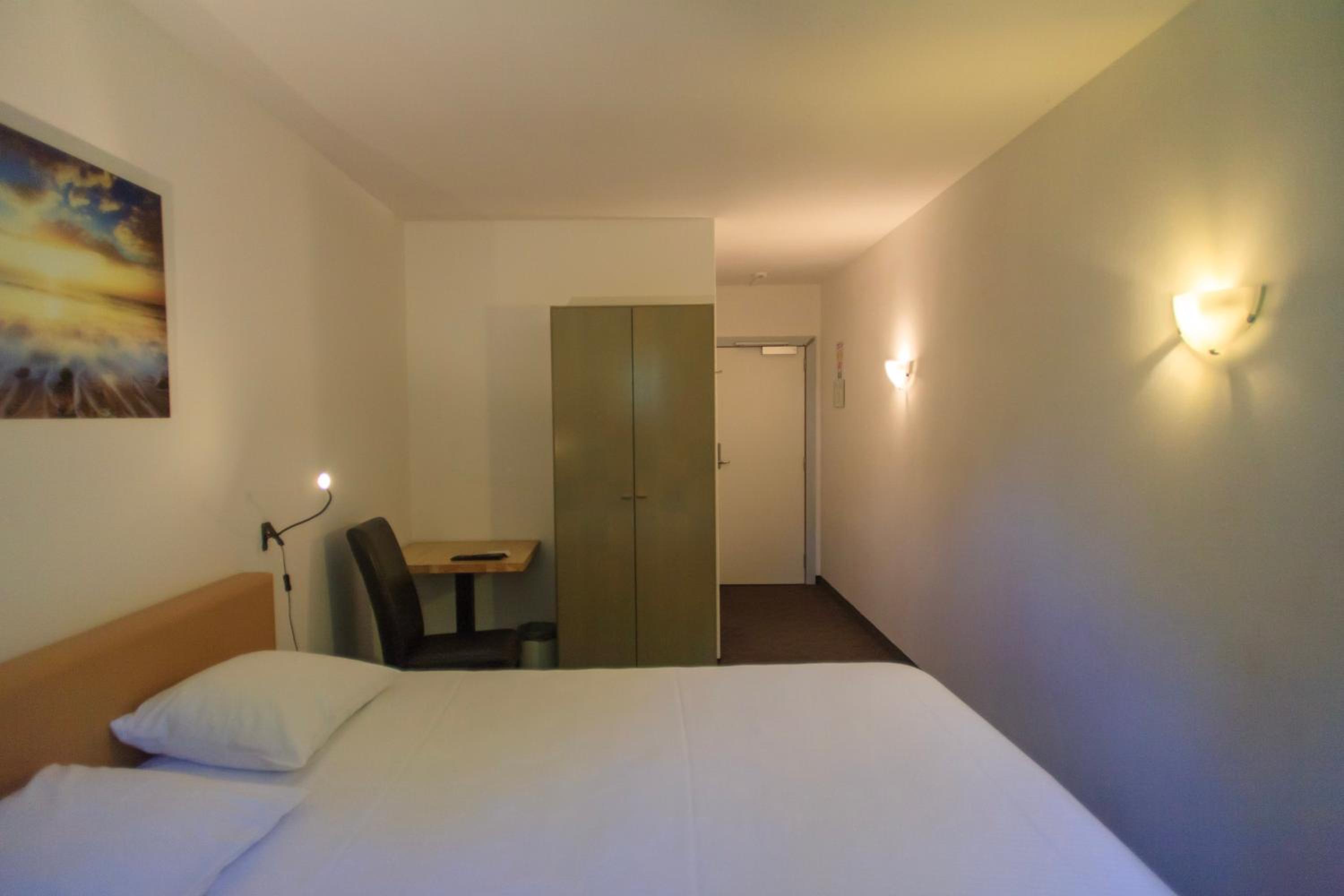 Standard Double Room photo 3