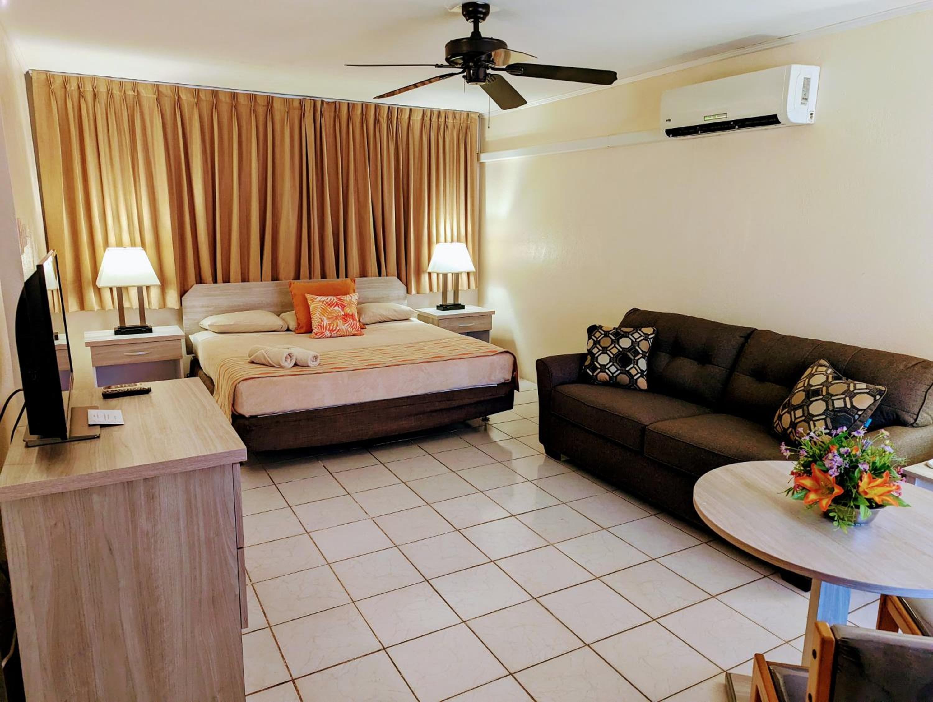 Studio Apartment with King Bed photo 3