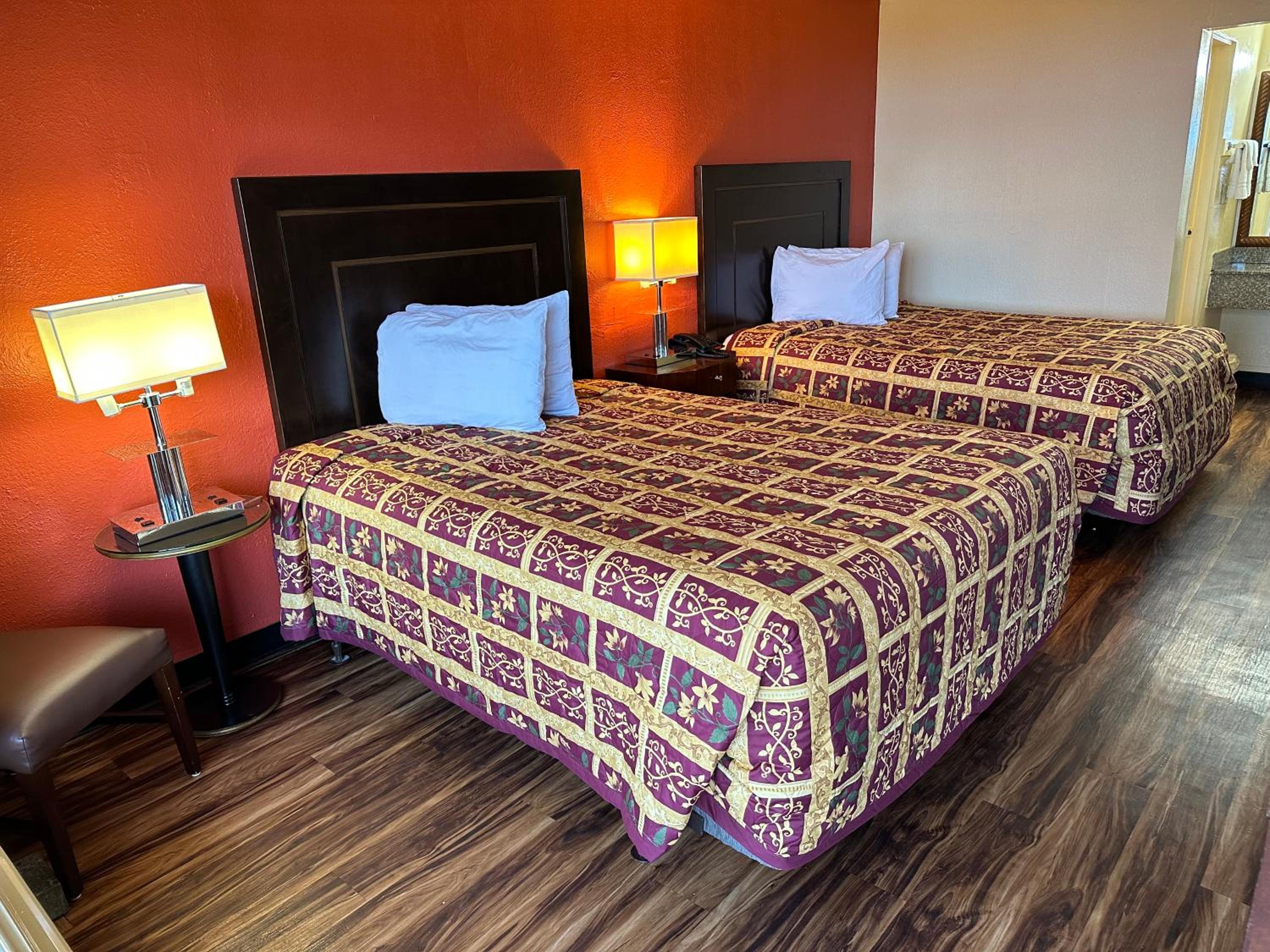 Deluxe Queen Room - Photo 4