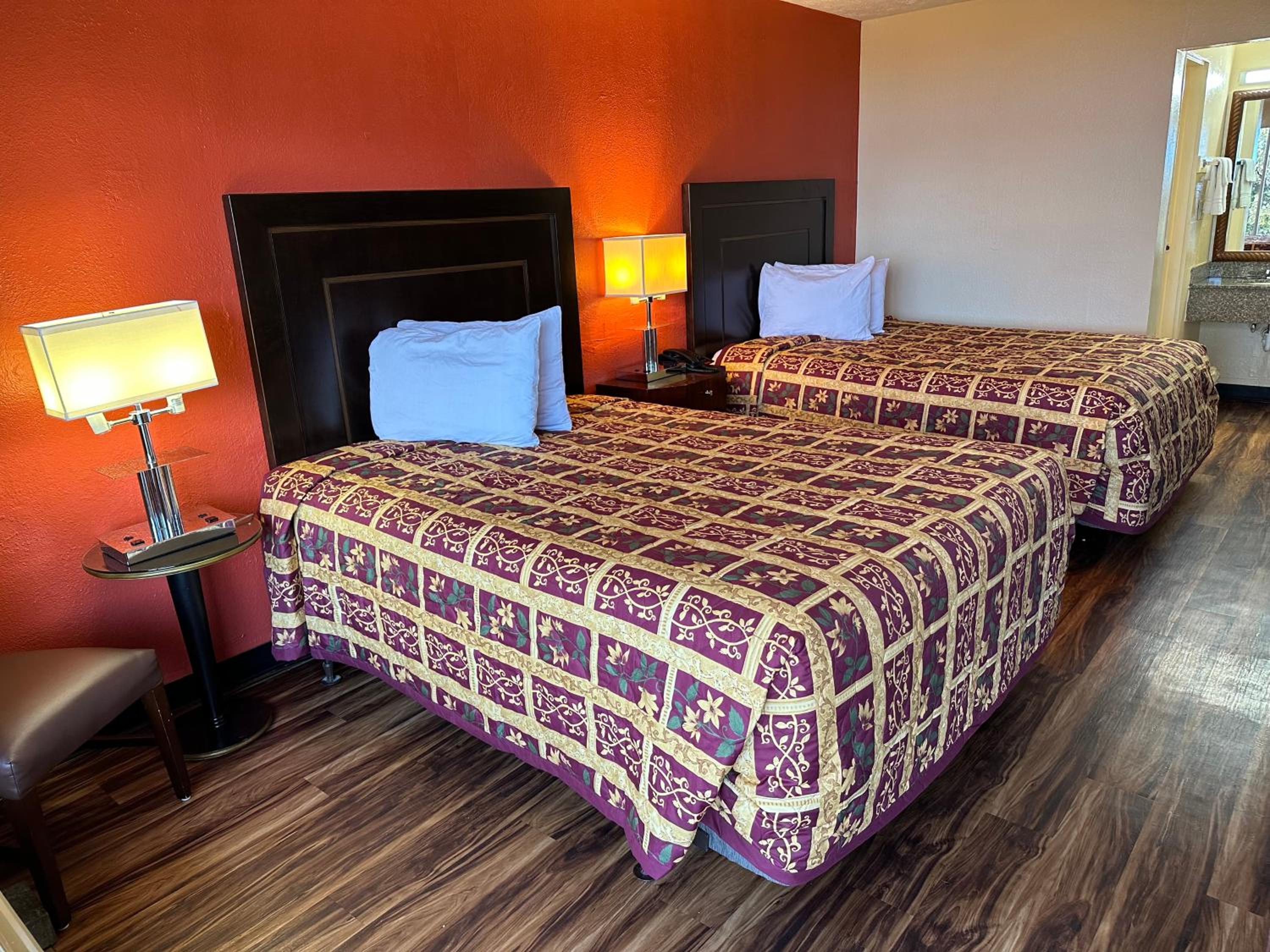 Deluxe Queen Room - Photo 5