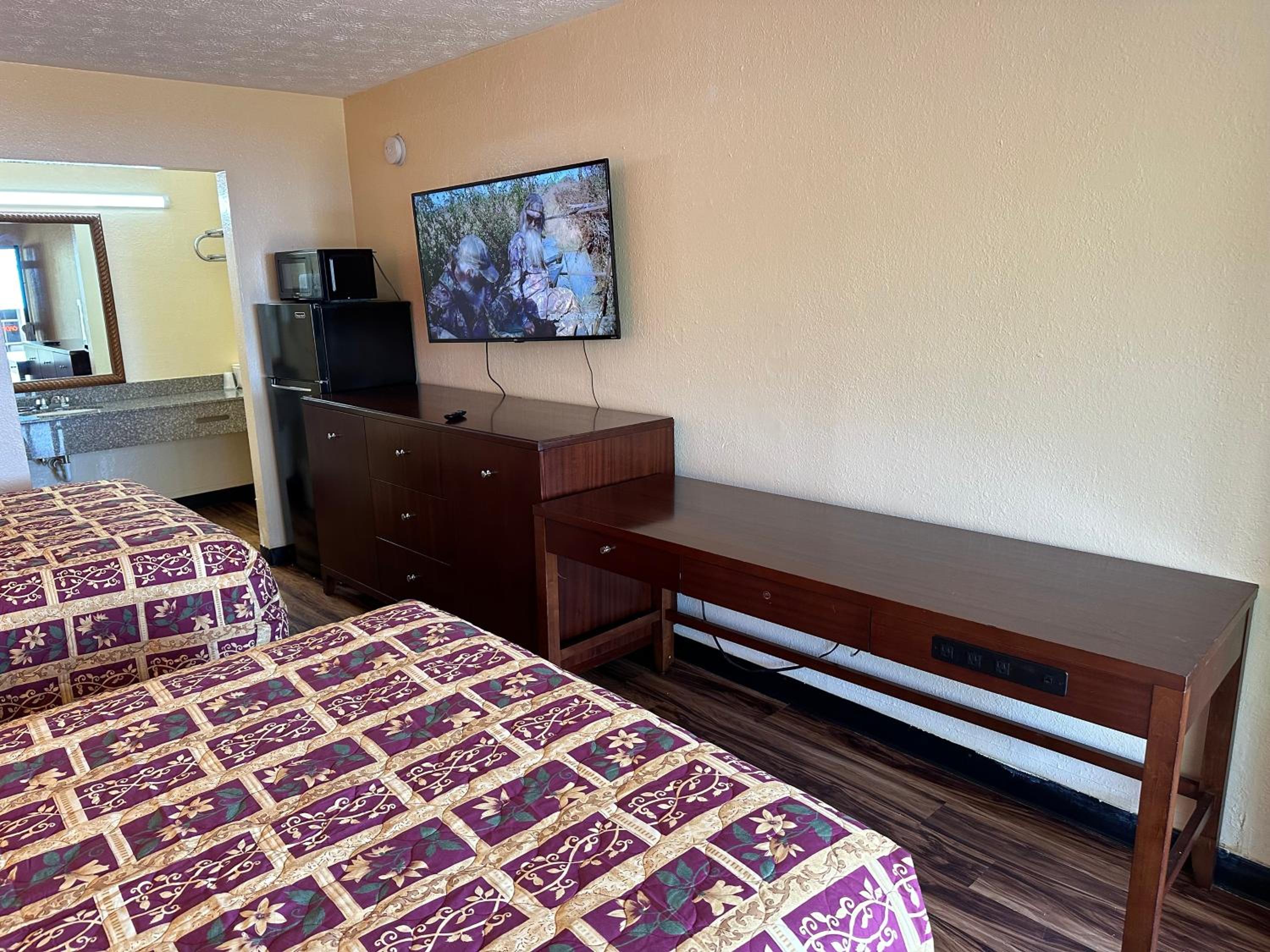 Deluxe Queen Room - Photo 2