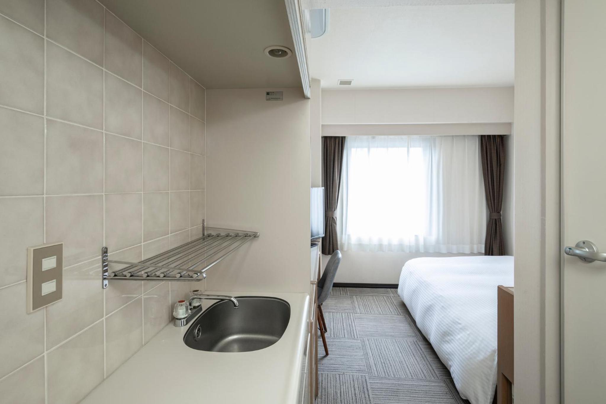 Small Double Room - Non-Smoking photo 2