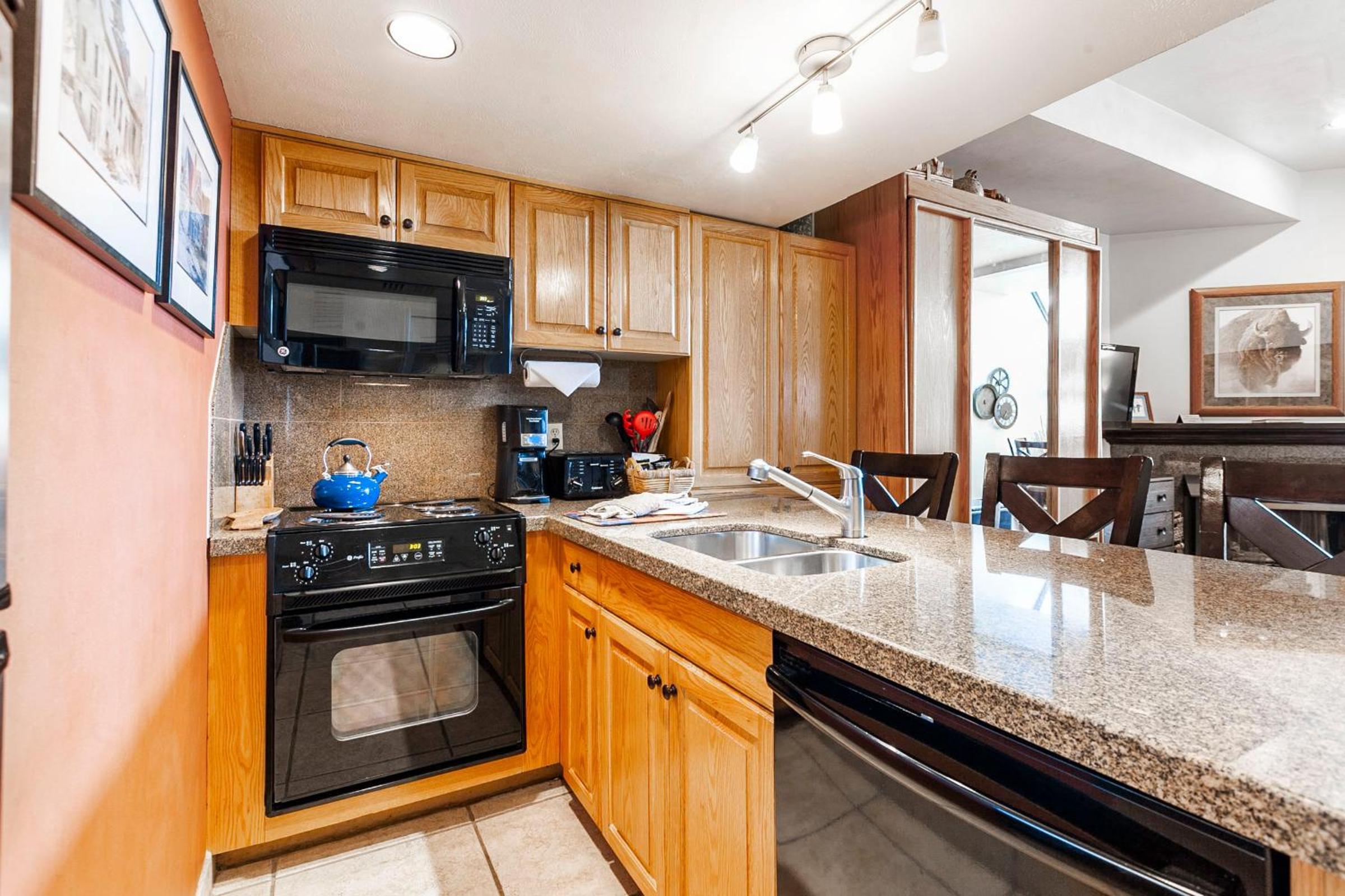 Studio Suite - Photo 22