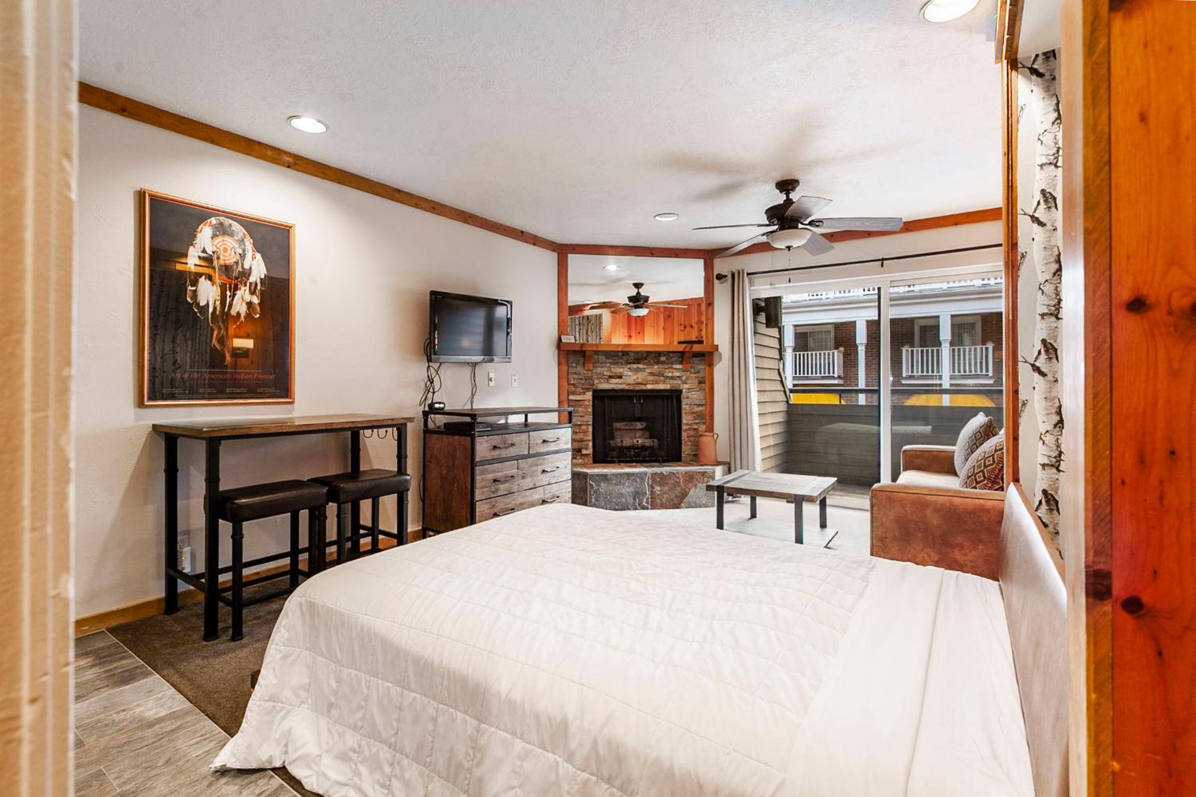Studio Suite - Photo 1