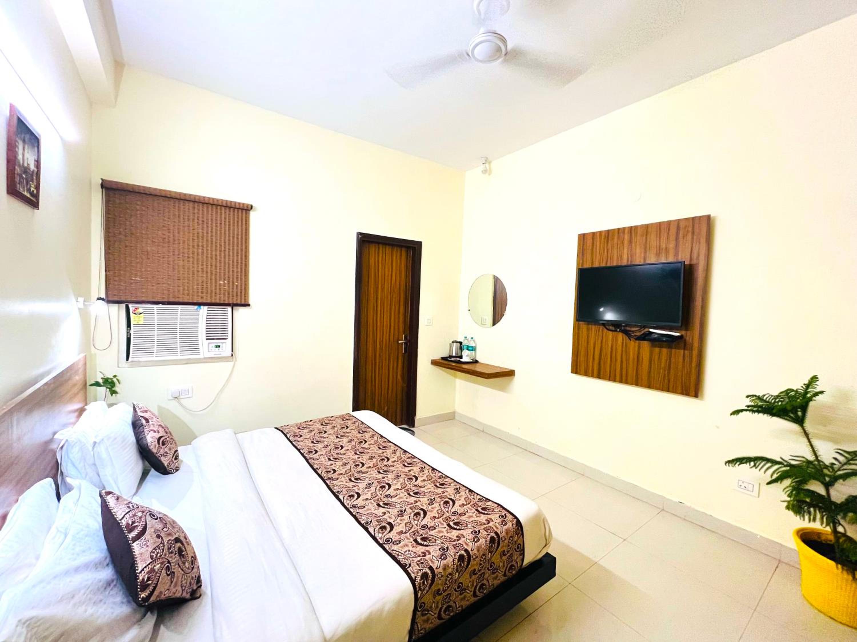 Deluxe Room - Photo 12