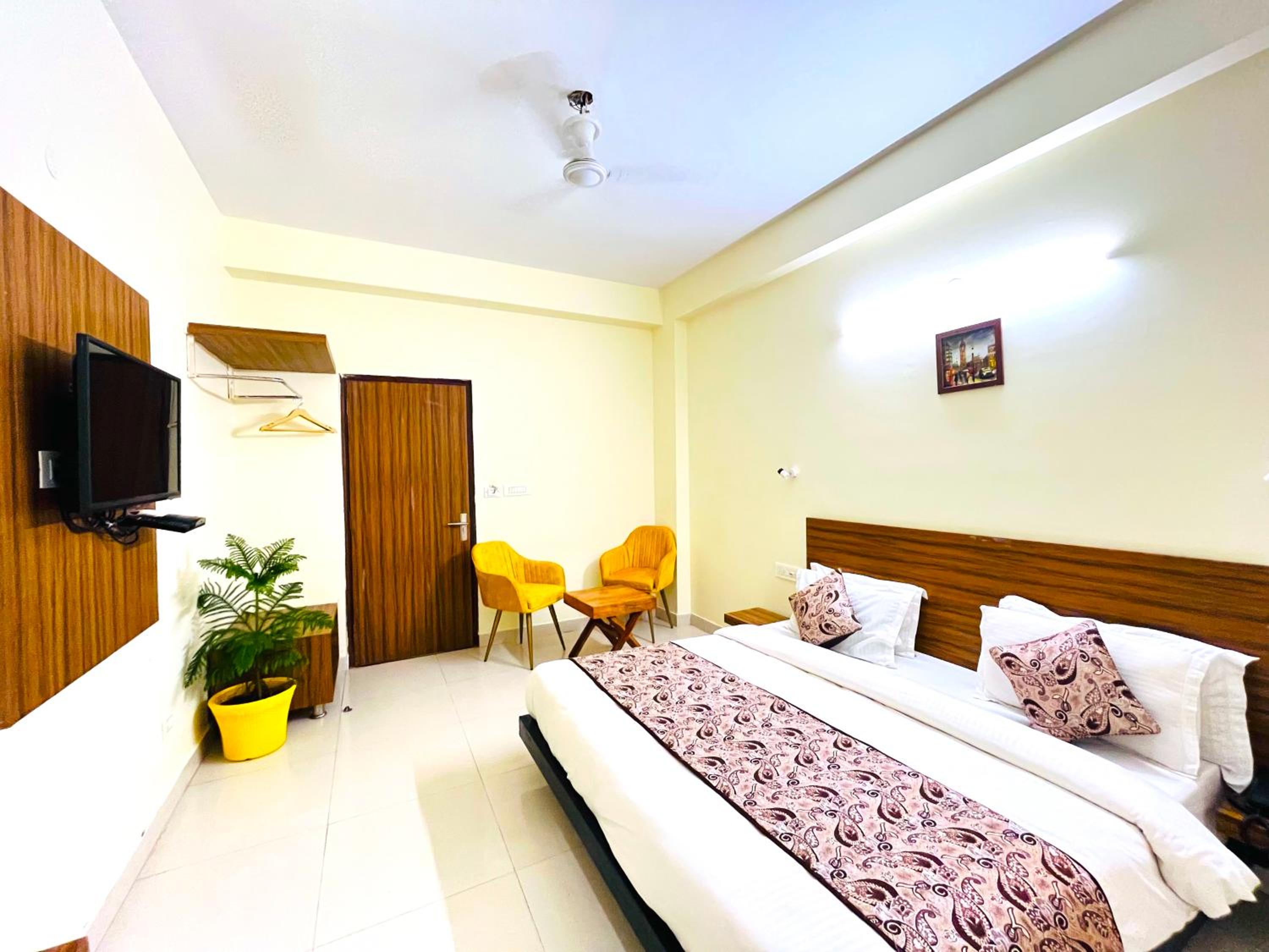 Deluxe Room - Photo 17