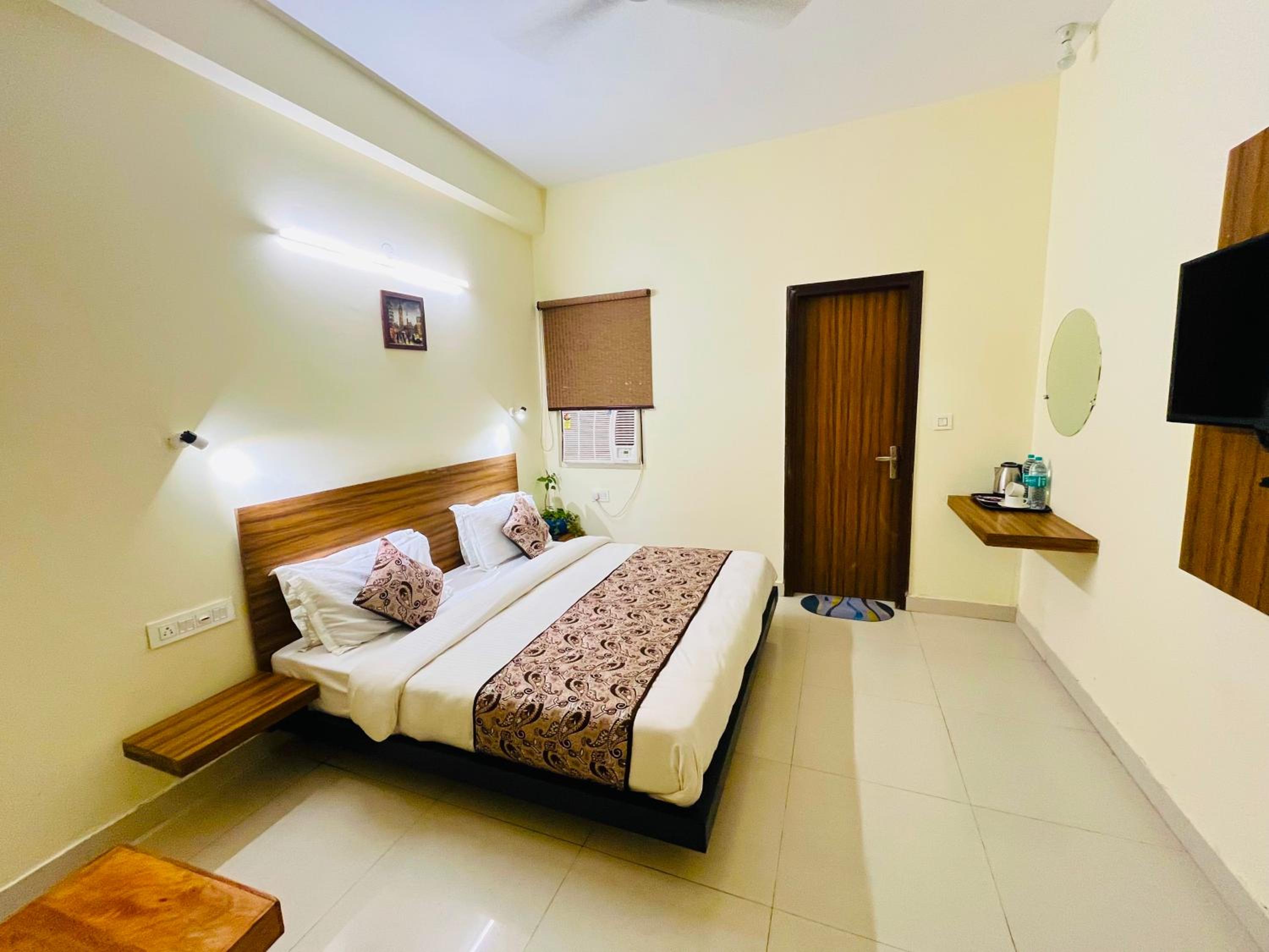 Deluxe Room - Photo 15