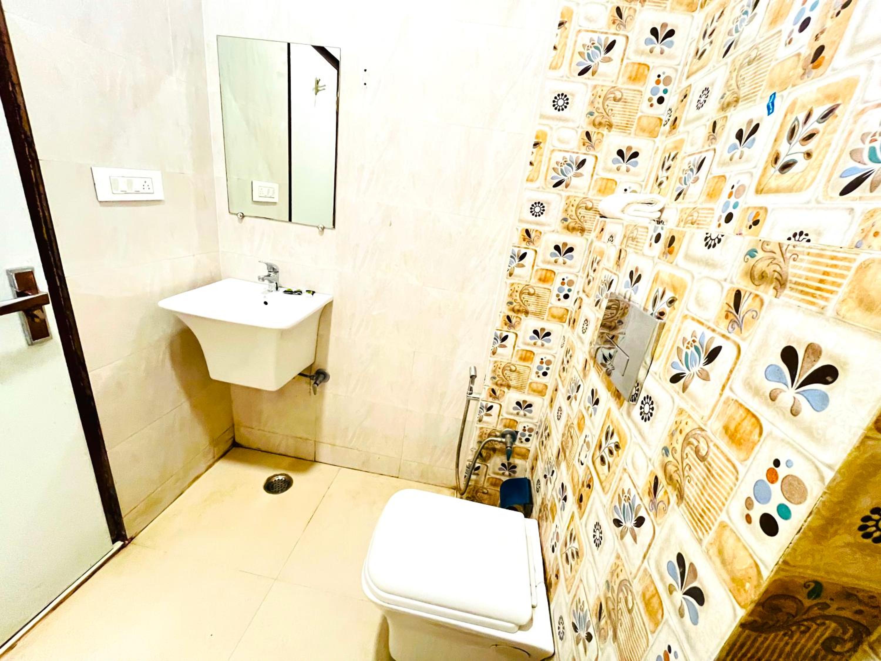 Deluxe Room - Photo 9