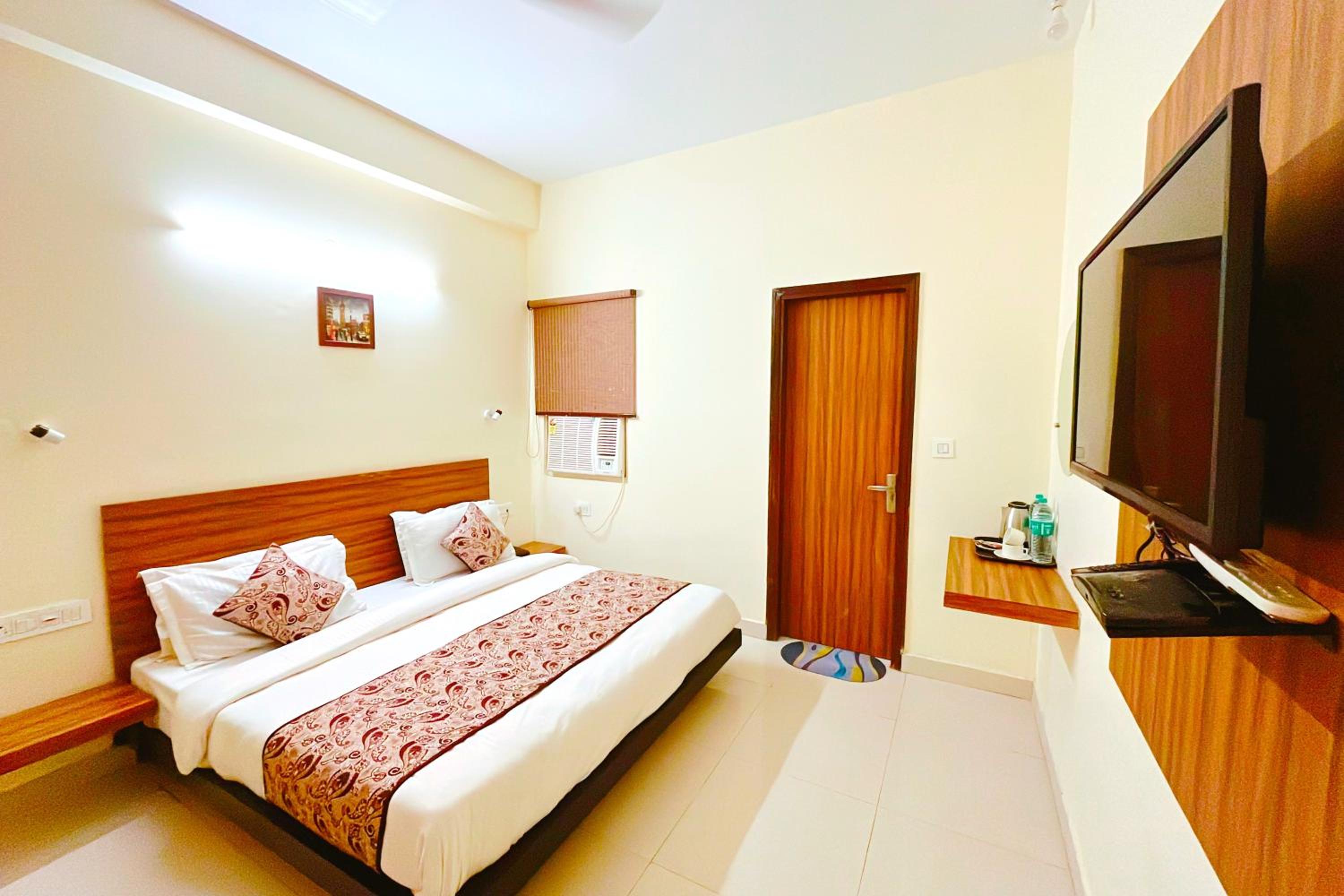Deluxe Room - Photo 7