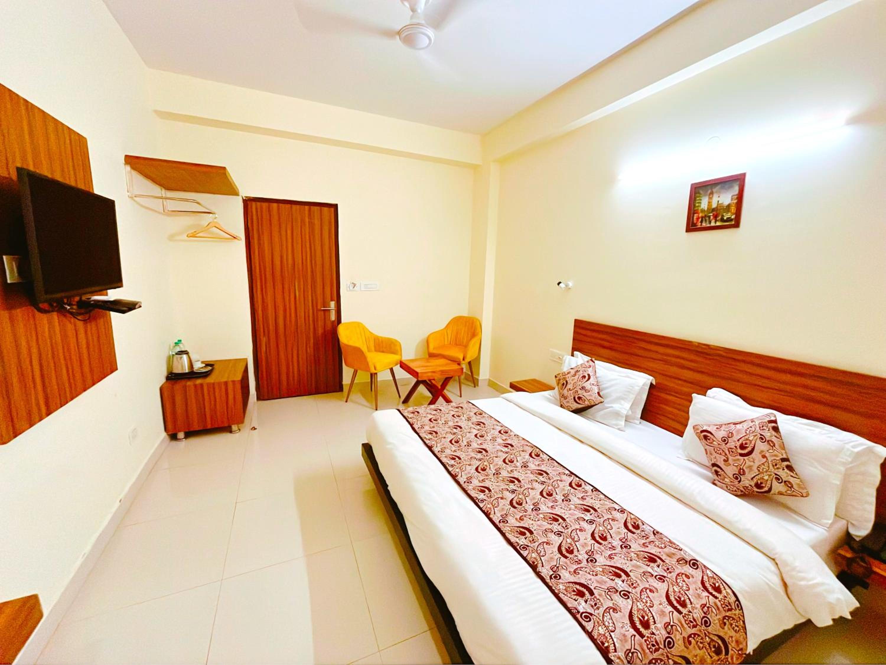 Deluxe Room - Photo 13