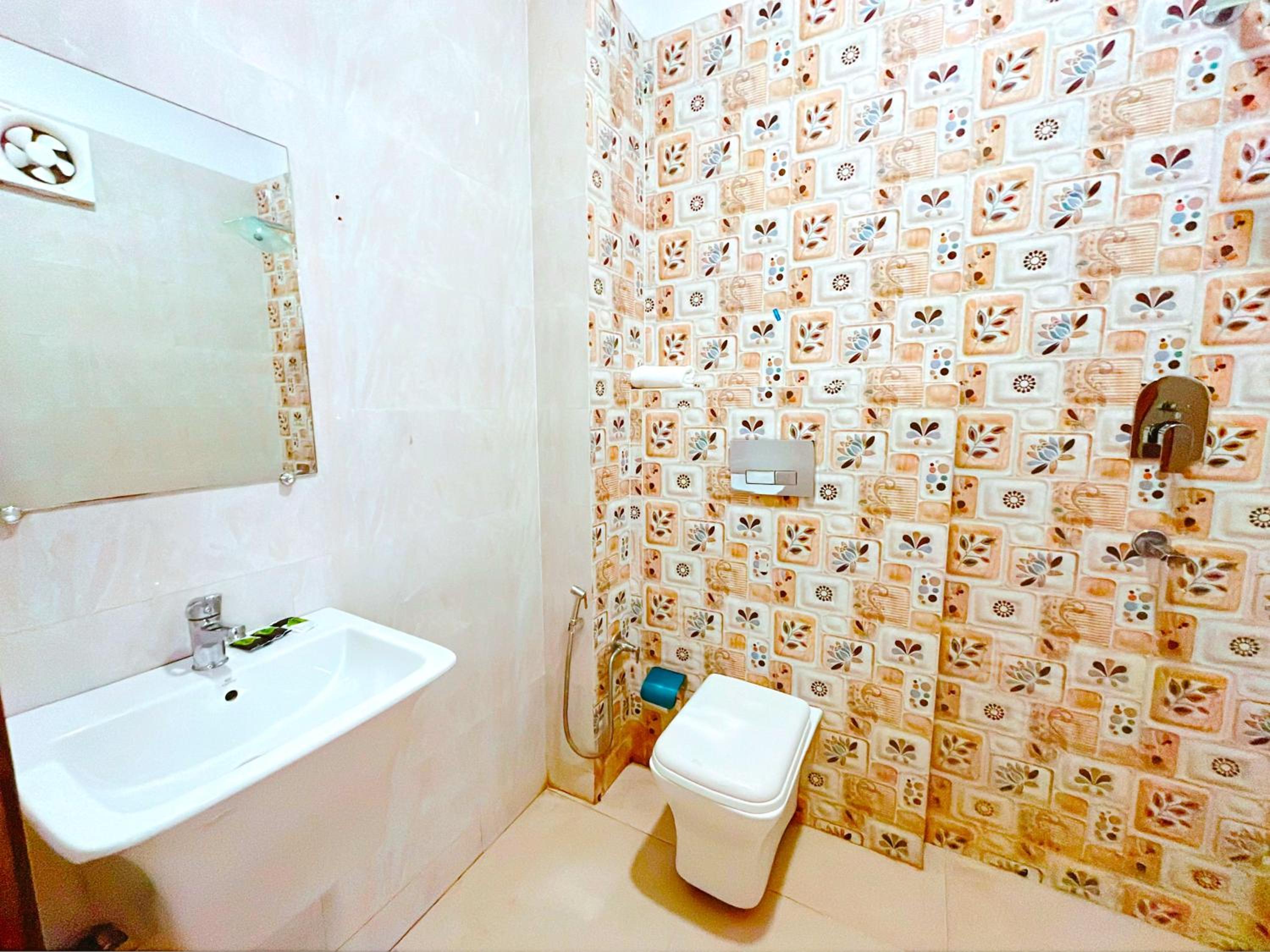 Deluxe Room - Photo 6