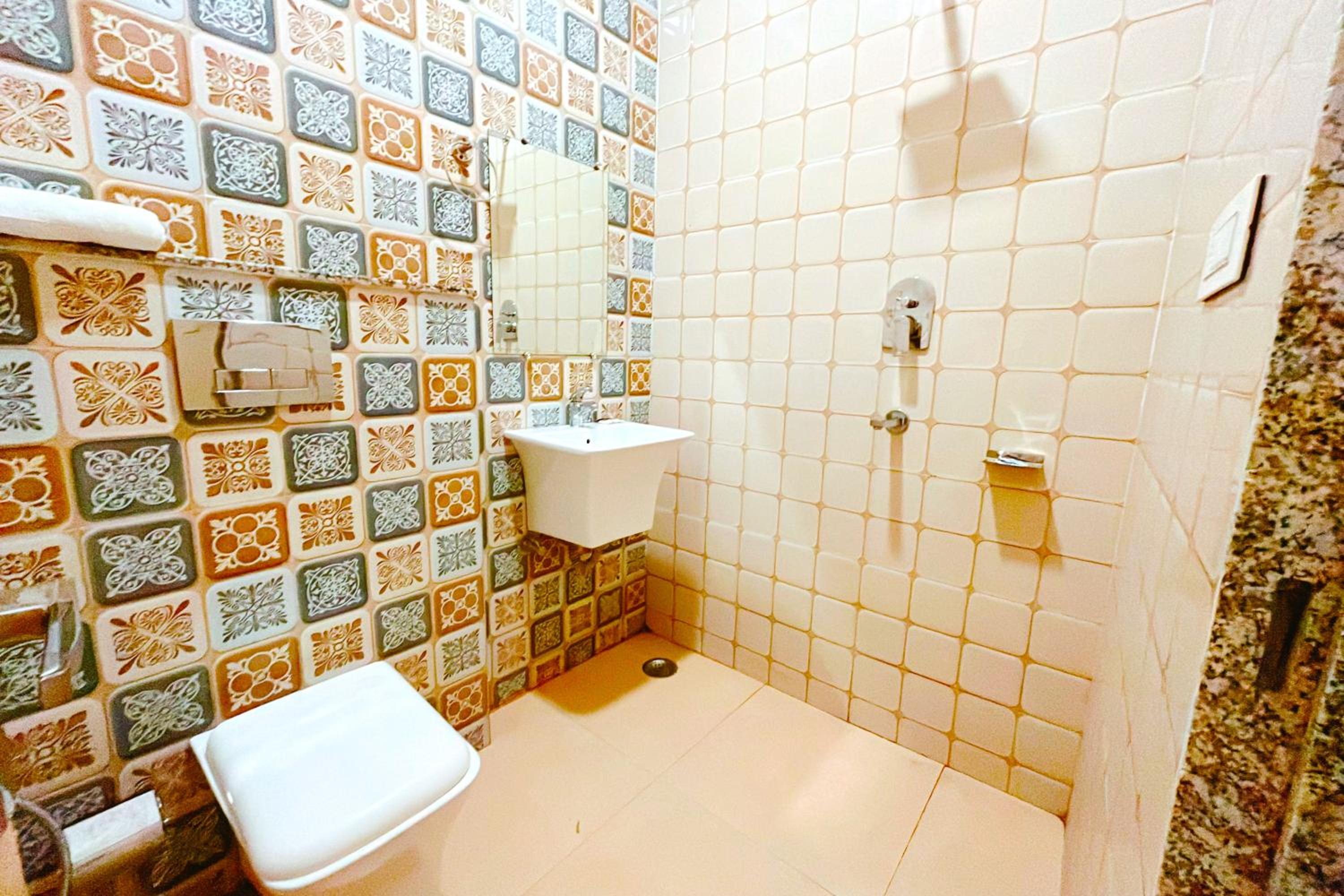 Deluxe Room - Photo 5