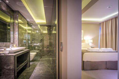 Deluxe King Suite photo 2