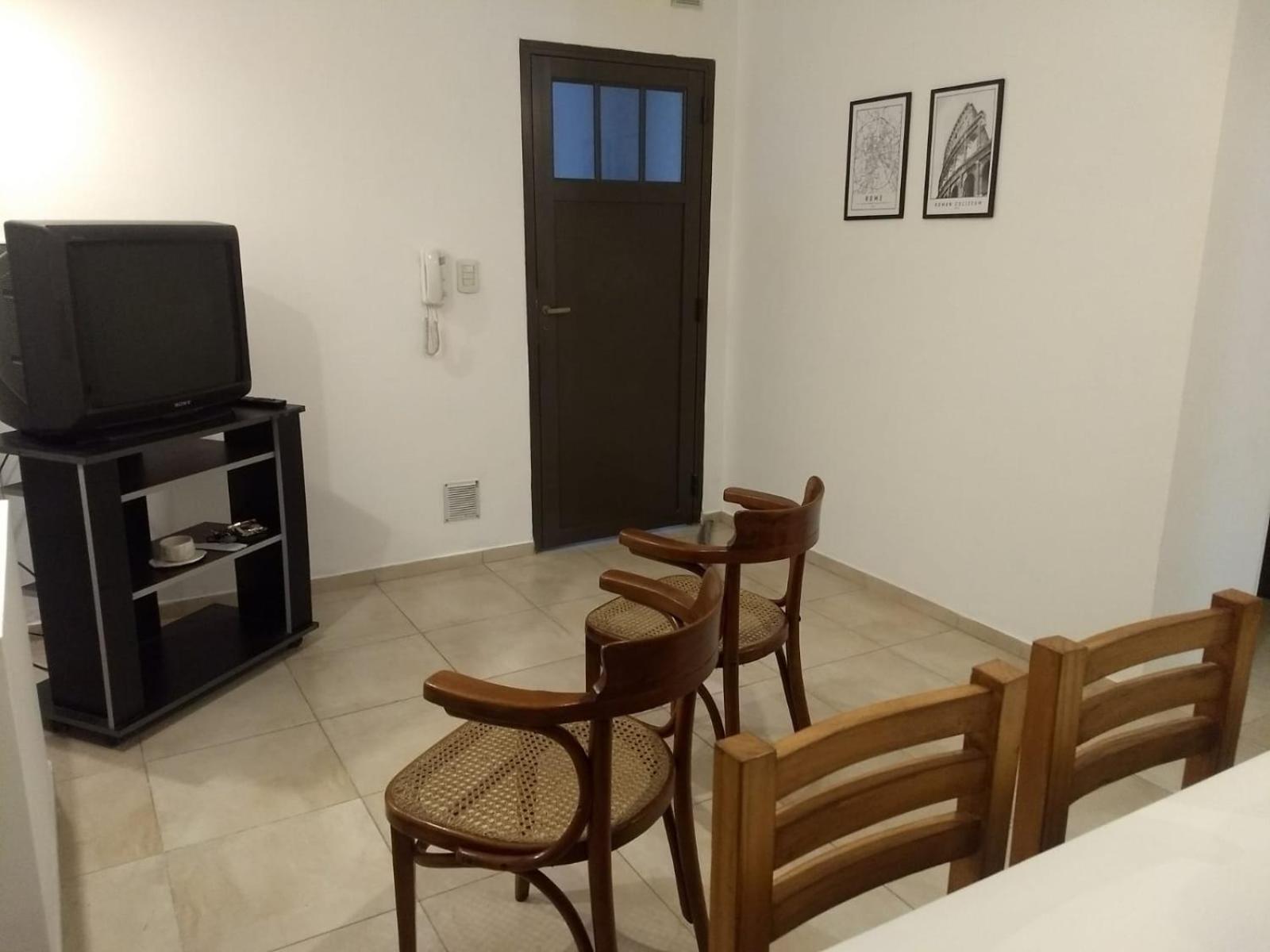 One-Bedroom Apartment photo 1