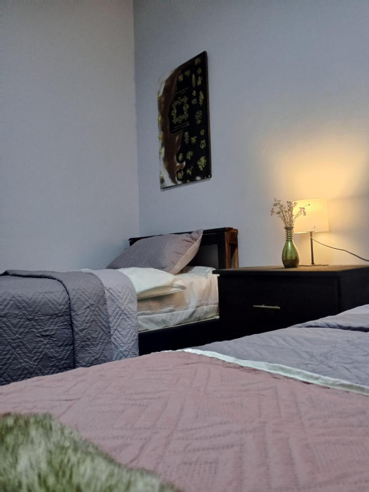 Standard Twin Room with Shared Bathroom photo 2