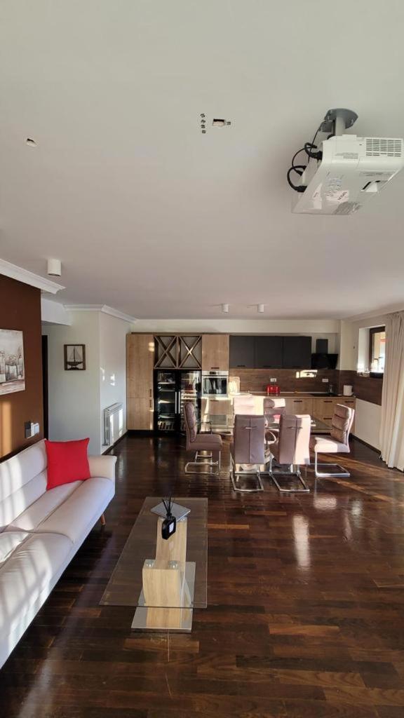 Family Room With Lake View photo 2