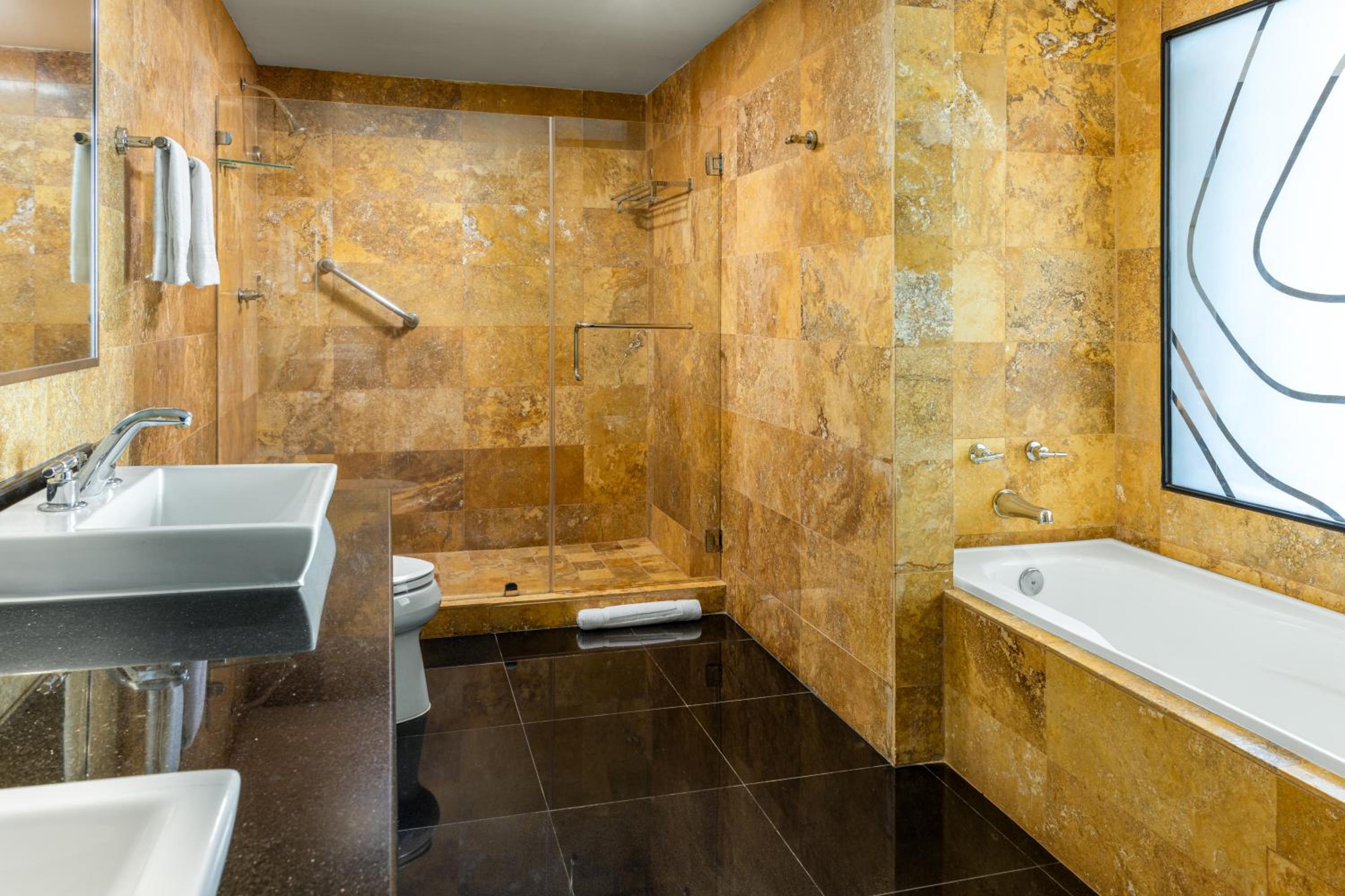 Diamond Suite, Club lounge access, 1 Bedroom Larger Suite photo 1