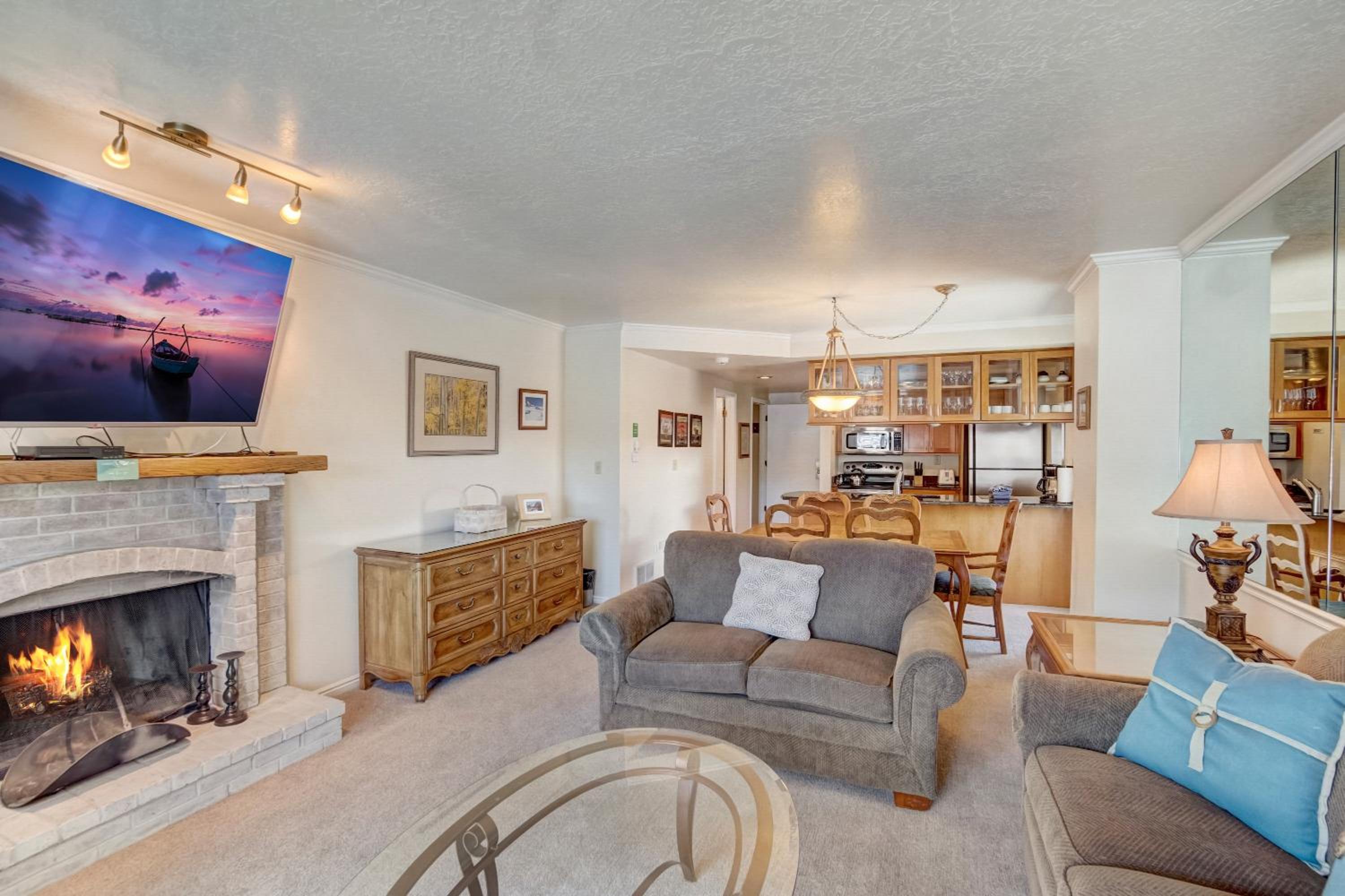 1 bedroom Condominium suite