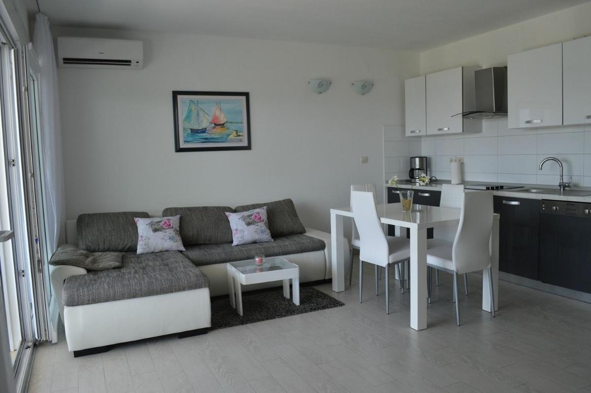 Apartment - Ground Floor photo 3