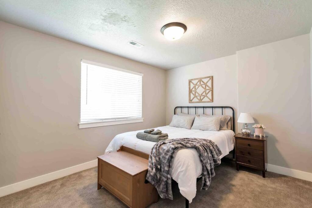 Three-Bedroom Apartment photo 1