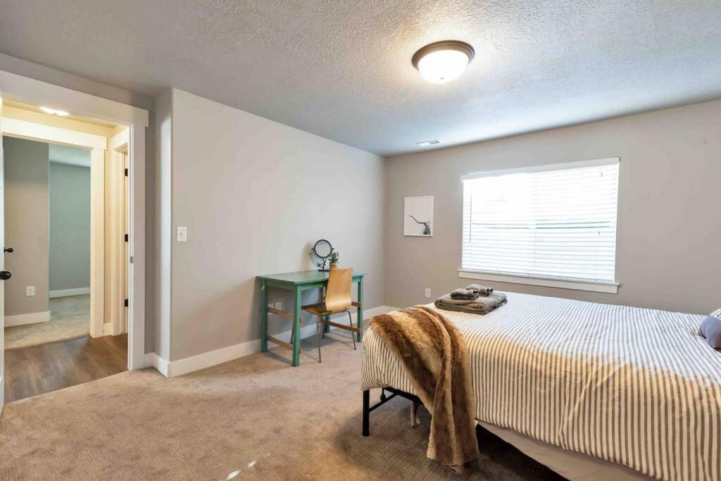 Three-Bedroom Apartment photo 3