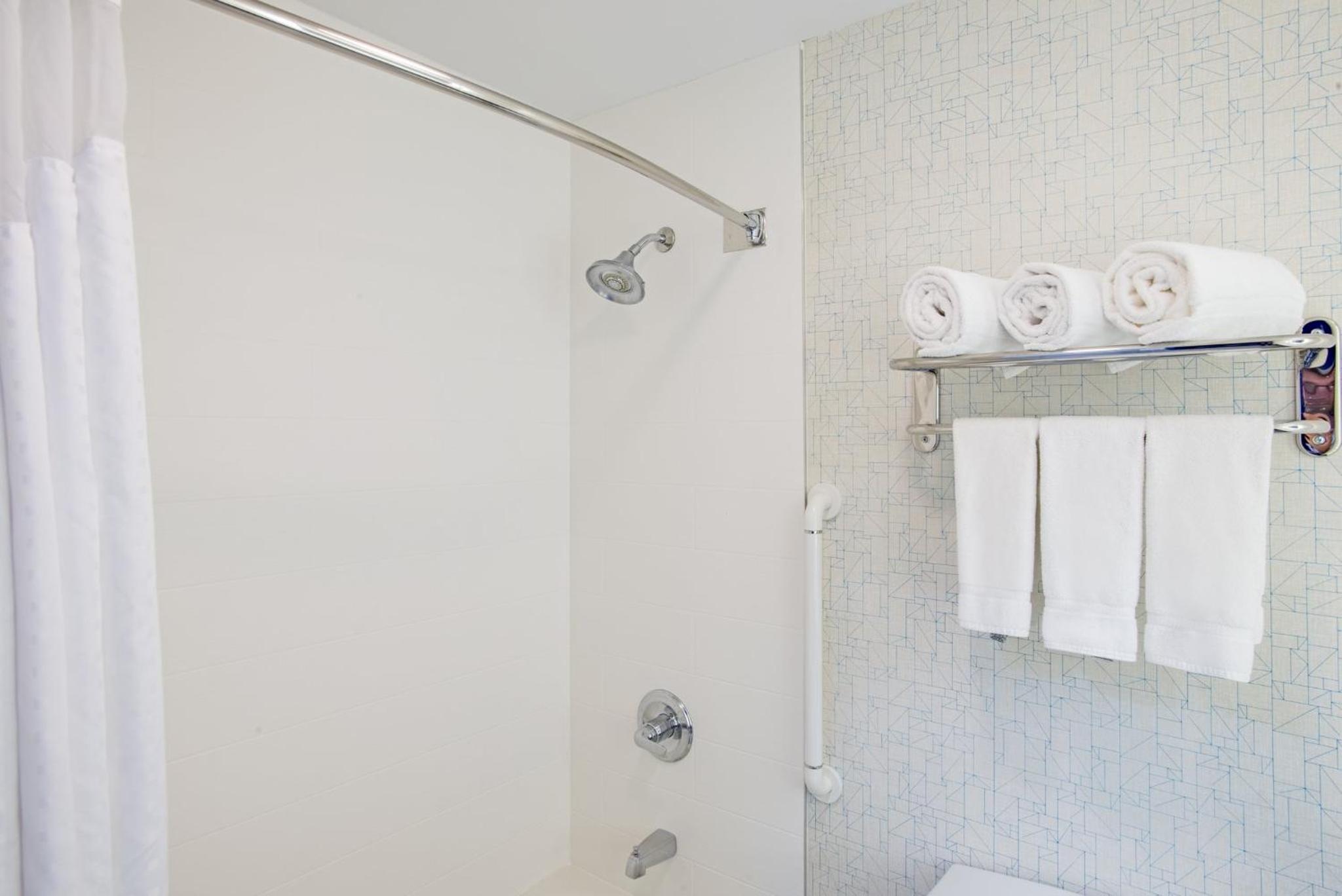 Standard King Room - Photo 5