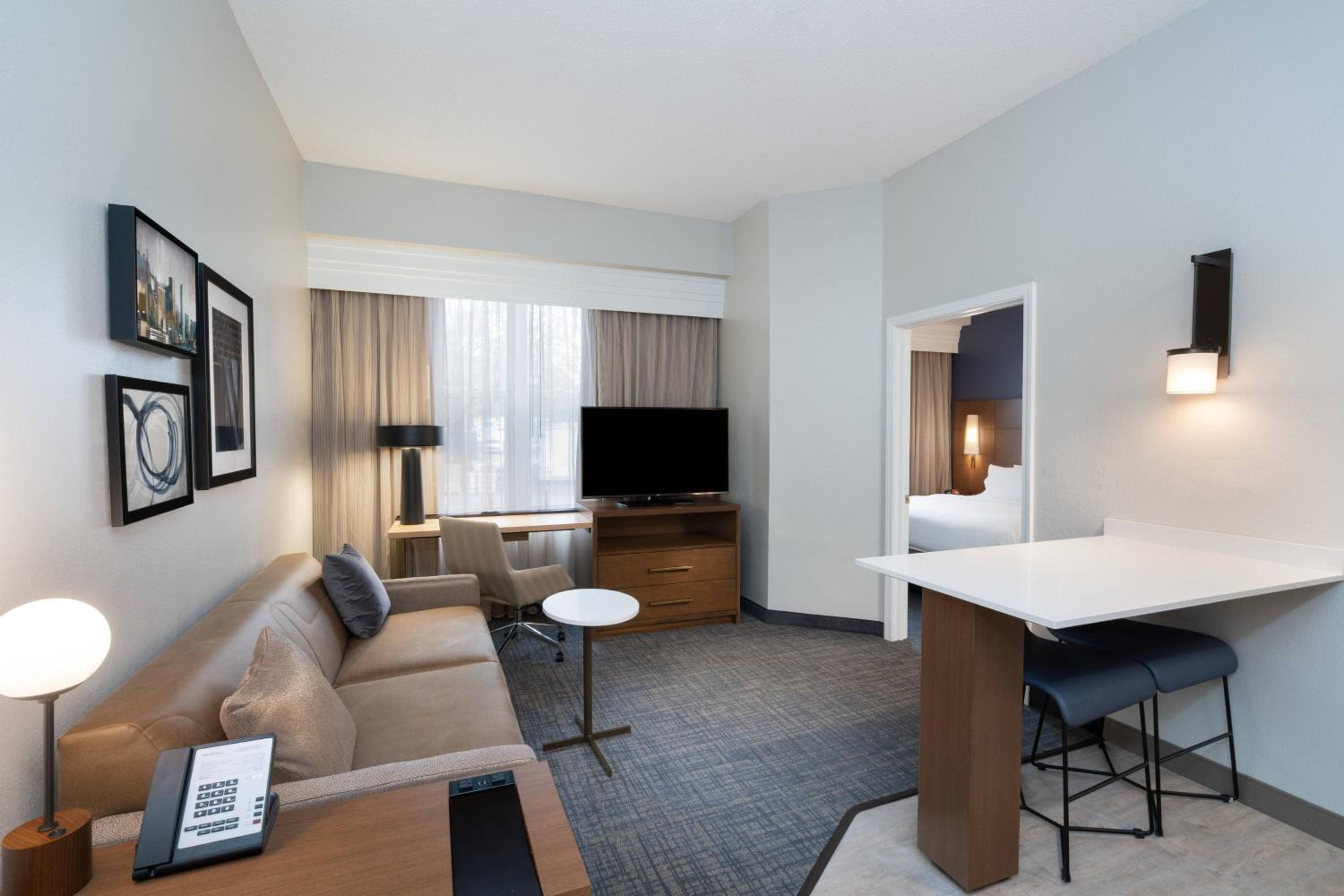 One-Bedroom Queen Suite with Sofa Bed - Photo 2