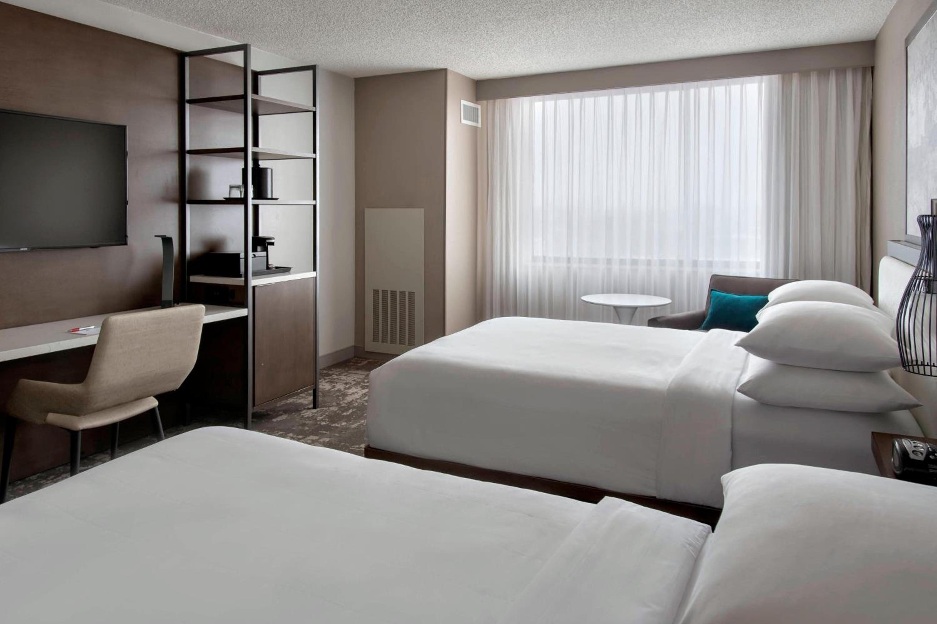 Queen Room with Two Queen Beds and Adapted Tub - Mobility Accessible - Photo 1