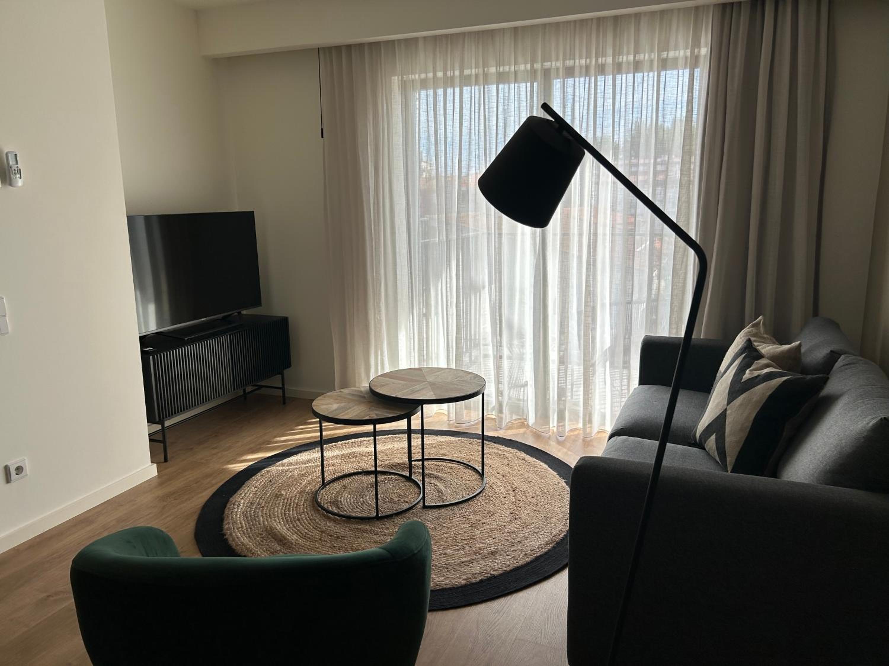 One-Bedroom Apartment photo 1