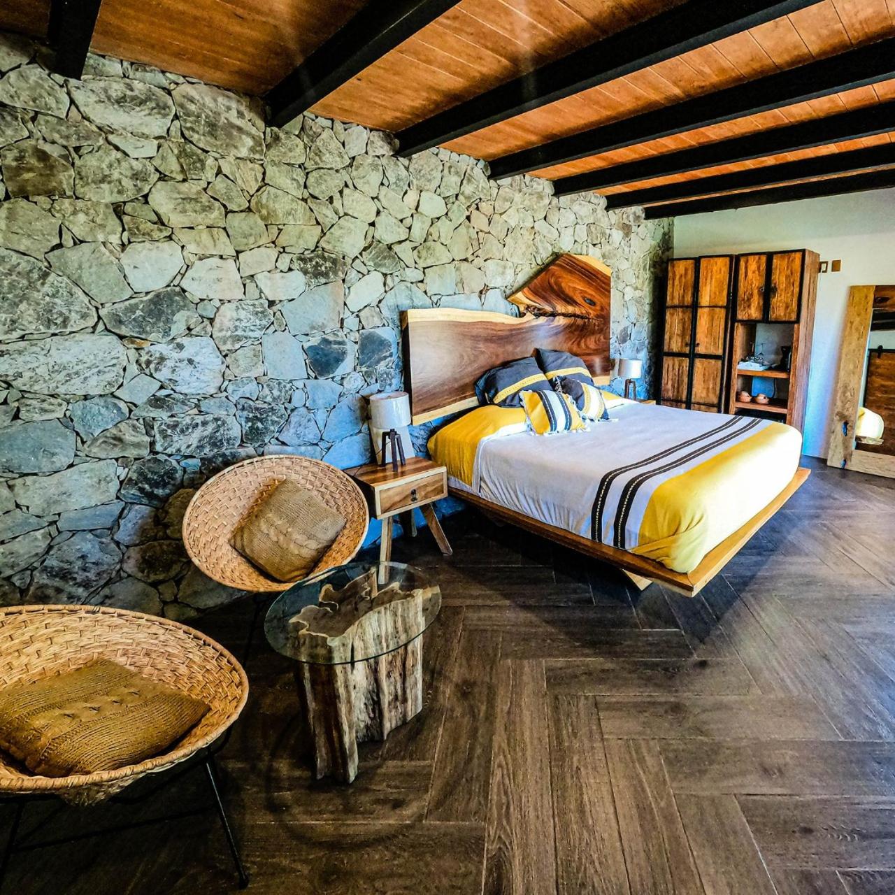 Deluxe Double Room with Balcony - Photo 1