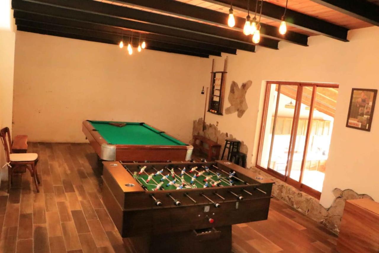Eight-Bedroom House - Photo 29