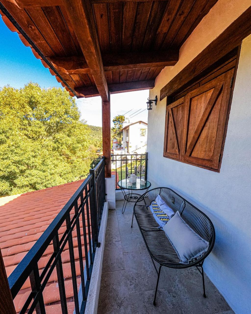 Family Suite with Balcony - Photo 2