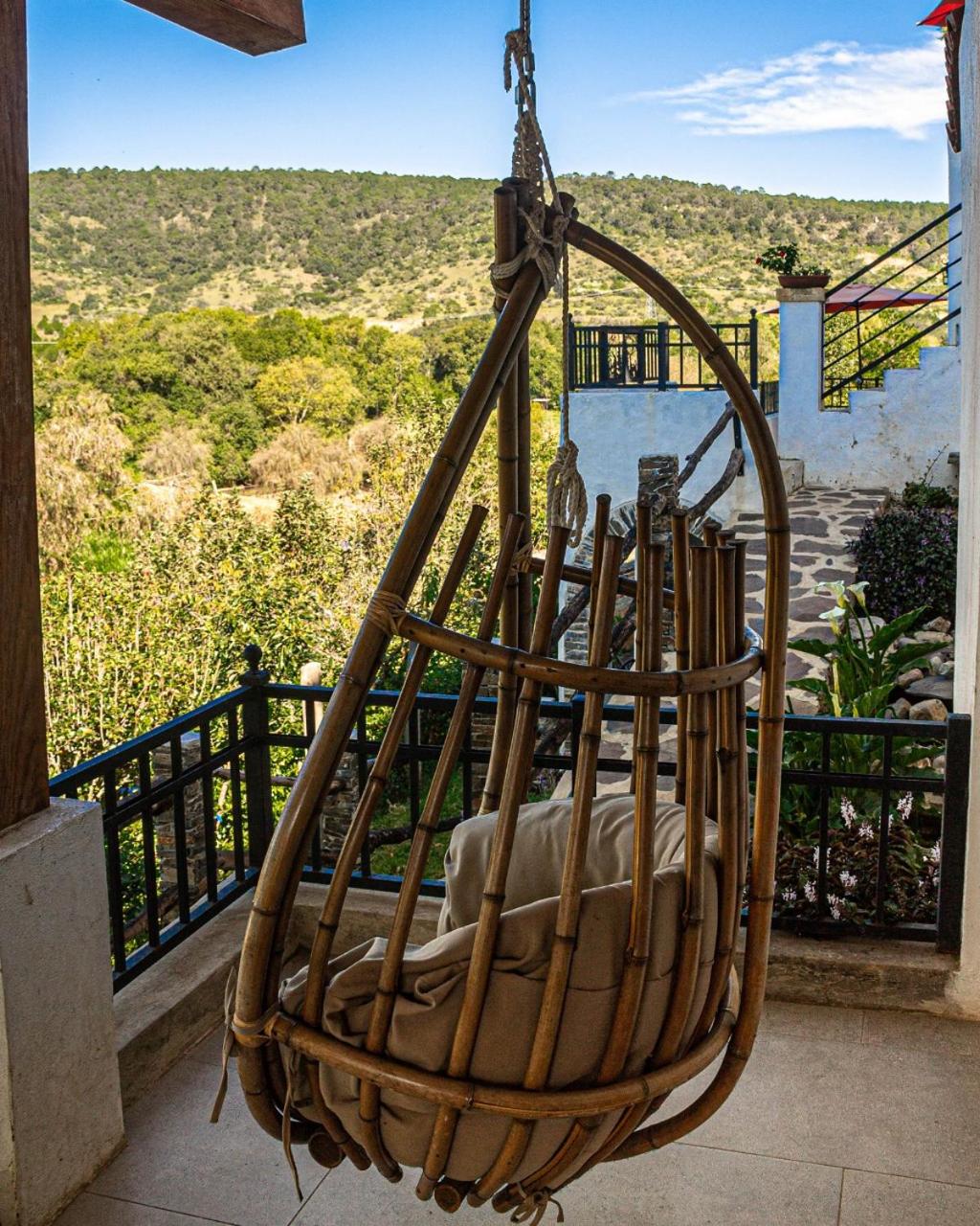 Deluxe Double Room with Balcony - Photo 5