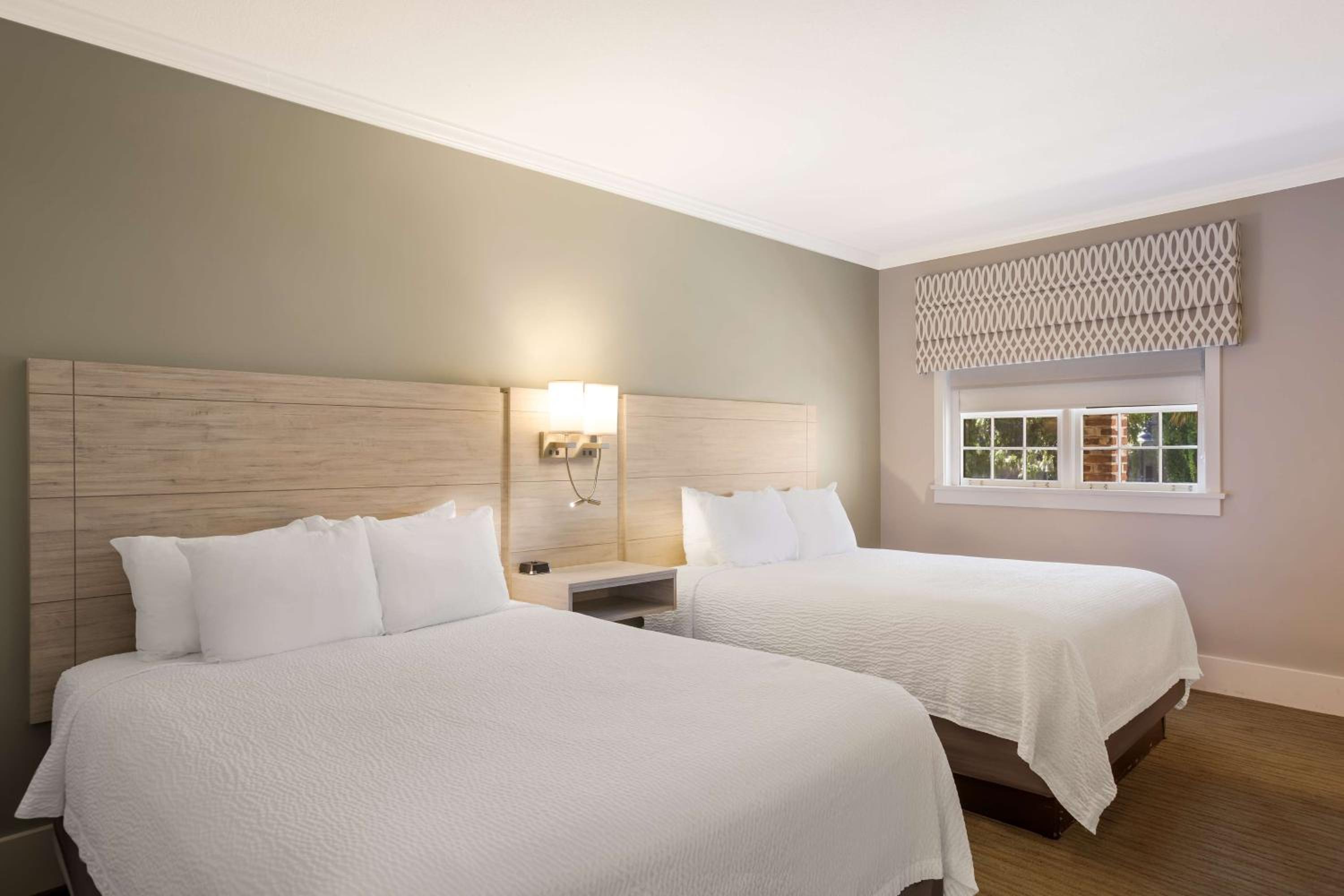 Queen Room with Two Queen Beds - Non-Smoking - Photo 1