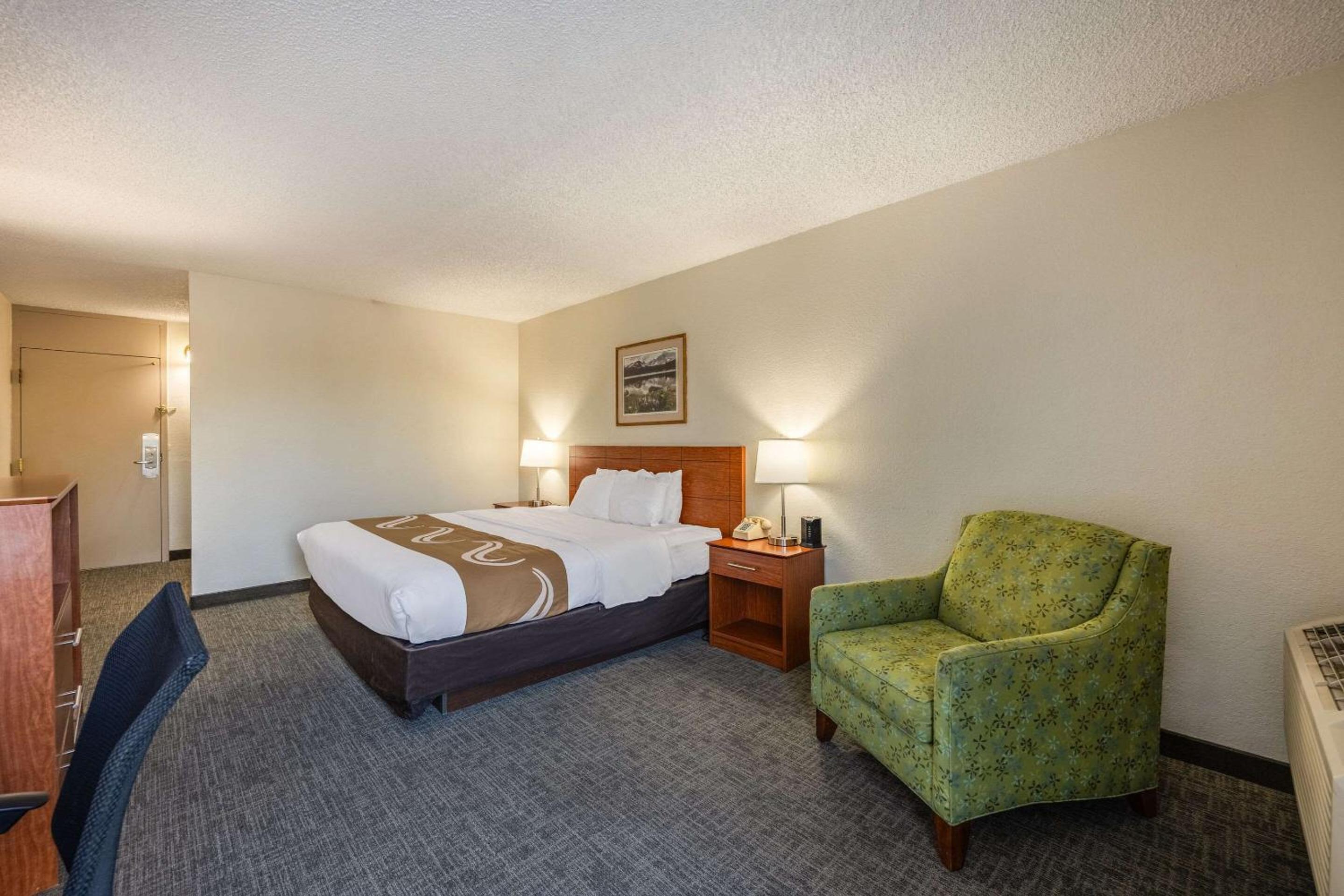 King Room - Non-Smoking - Photo 2