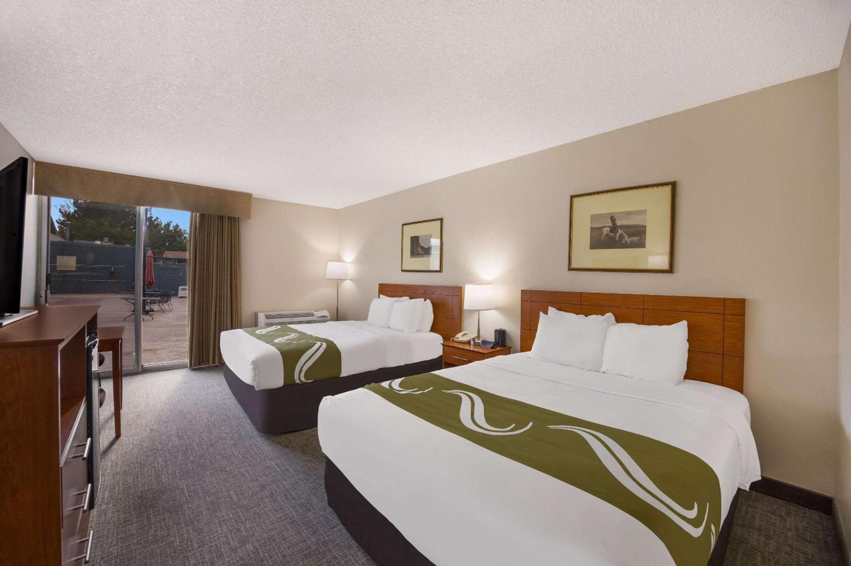 Queen Room With Two Queen Beds - Non-Smoking photo 1