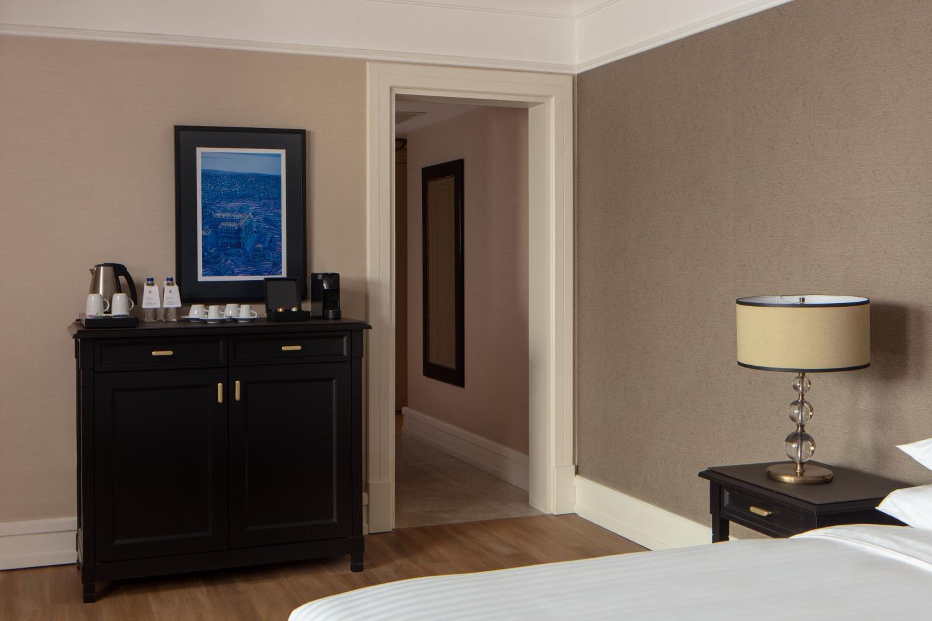 King Room with Sea View - Club Level photo 3