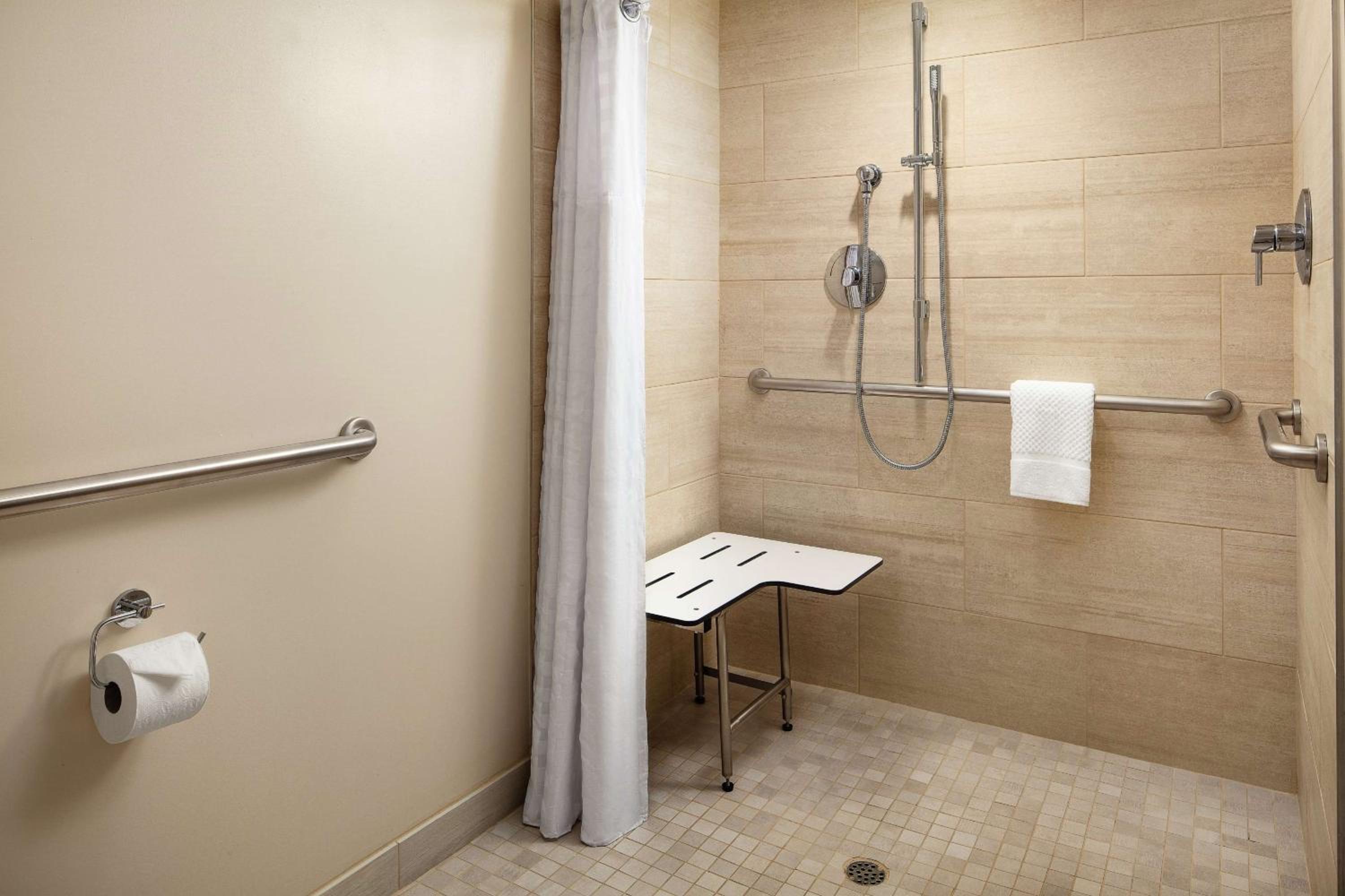 King Room with Resort View - Mobility Access - Photo 4