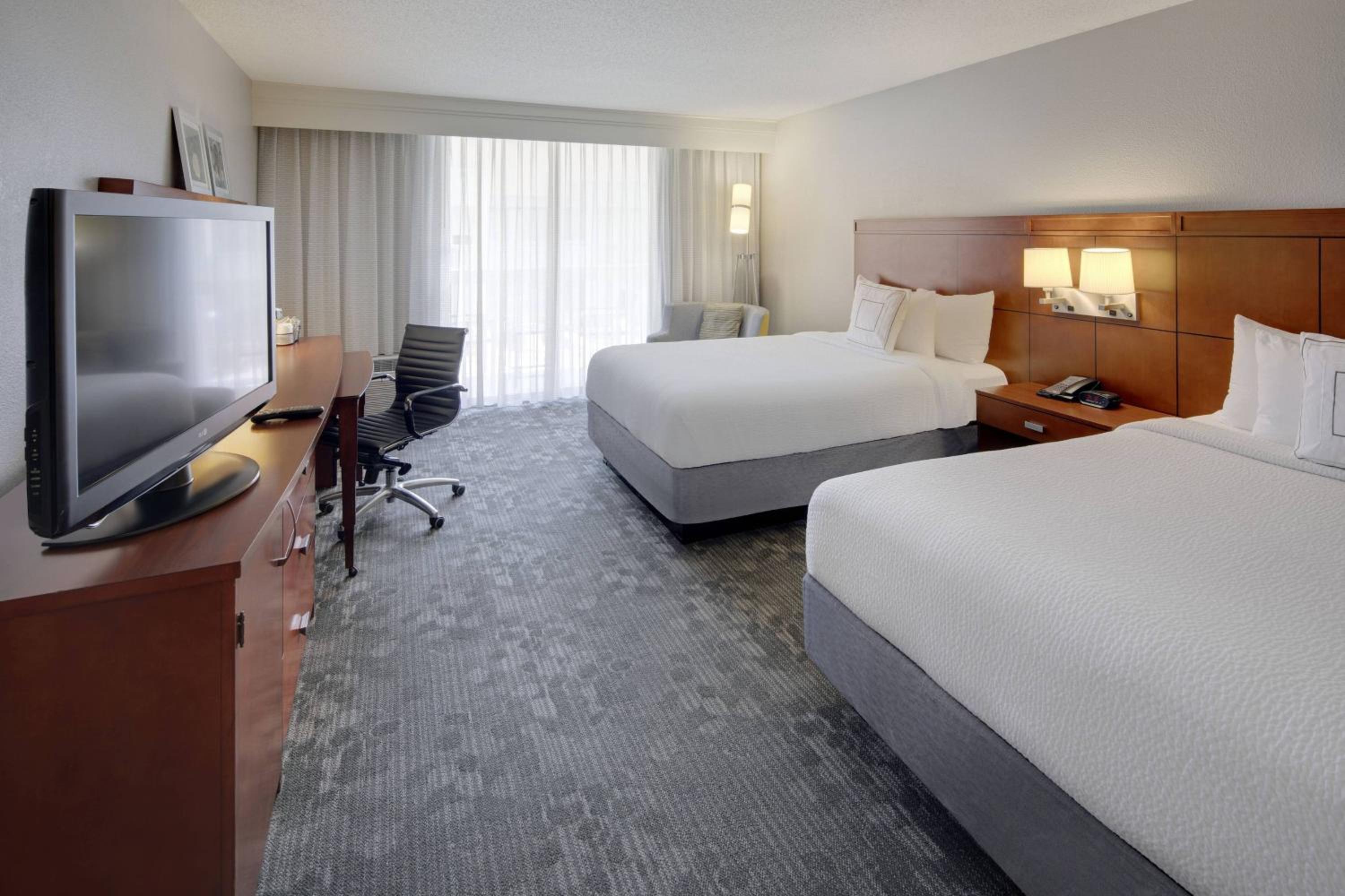 Double Room with Two Double Beds - Photo 1