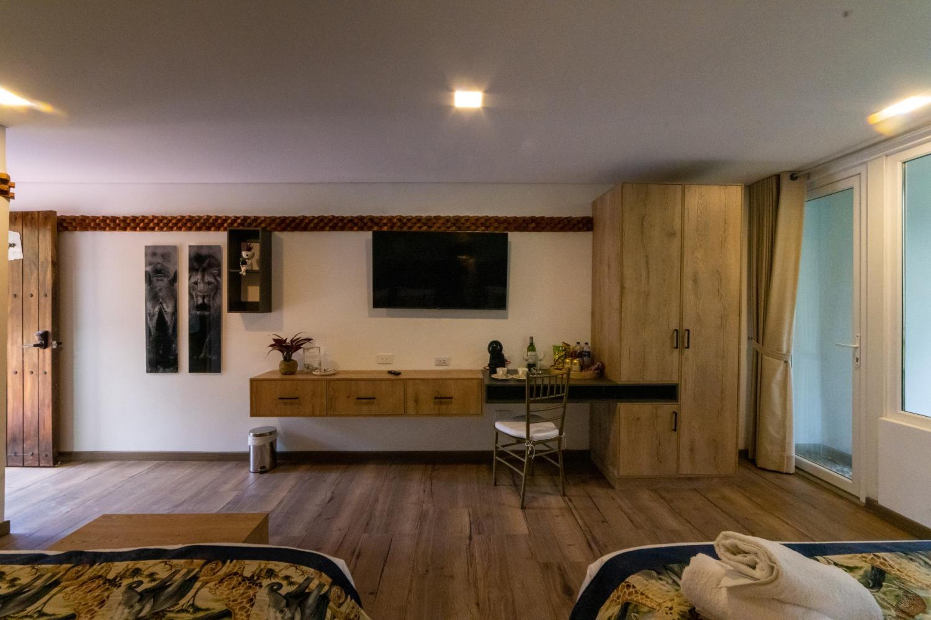 Deluxe Queen Room with Two Queen Beds photo 2