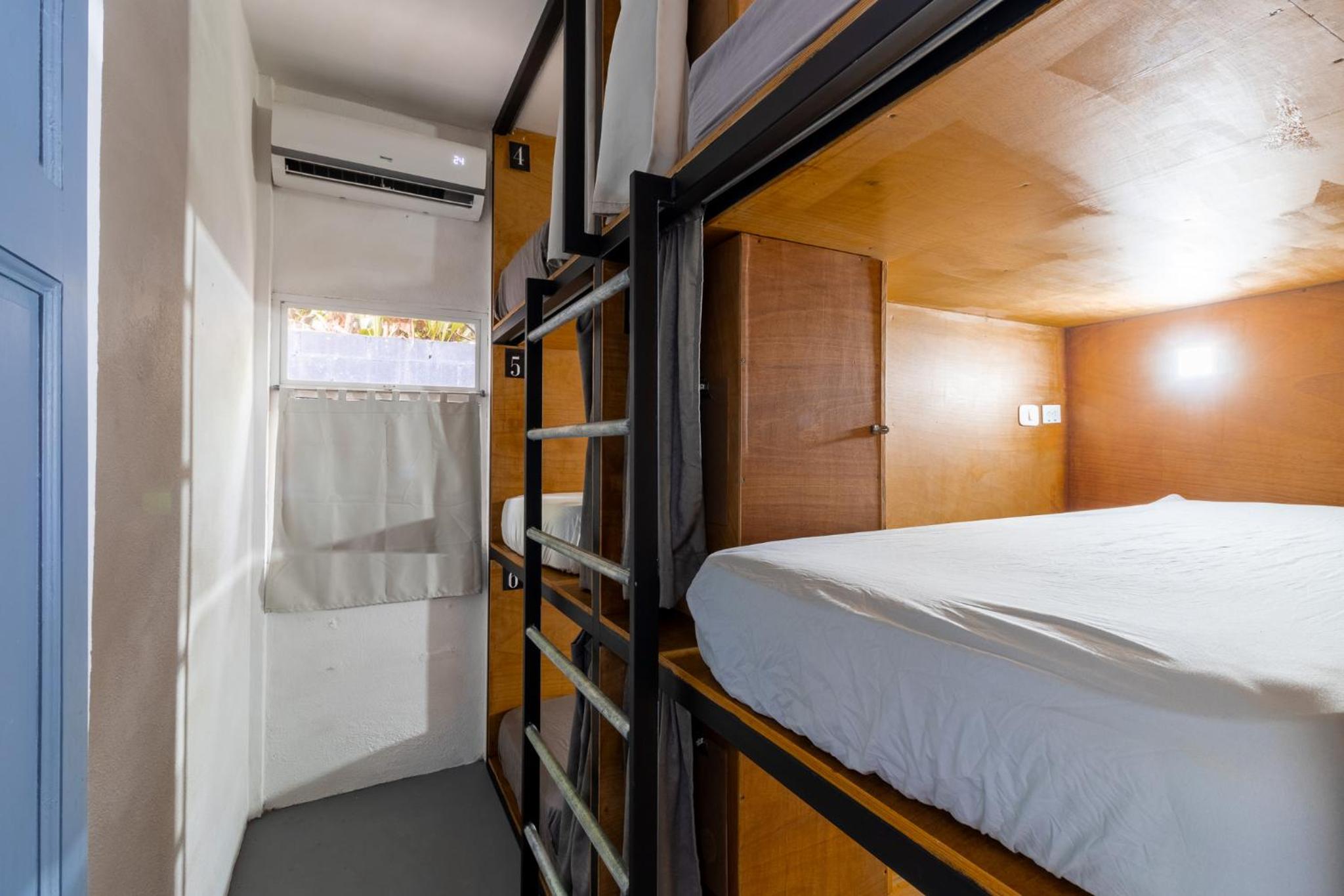 Individual Pod in dorm with Shared Bathroom photo 2