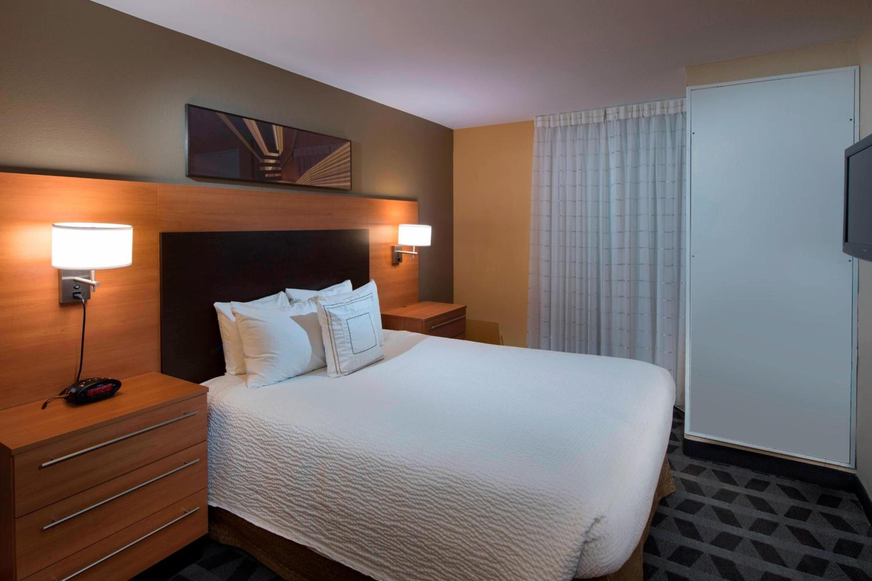 Two-Bedroom Suite with Sofa Bed - Photo 2
