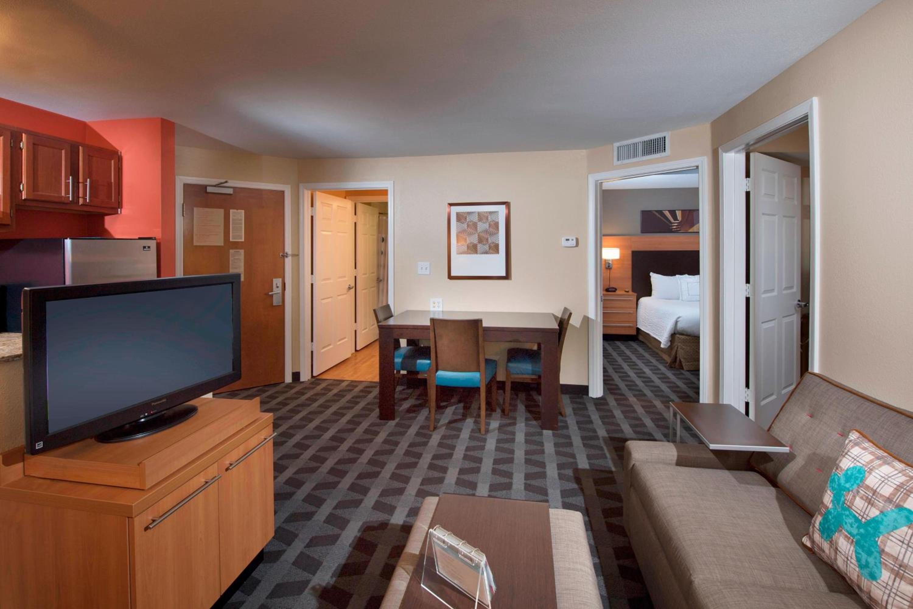 Two-Bedroom Suite with Sofa Bed - Photo 6