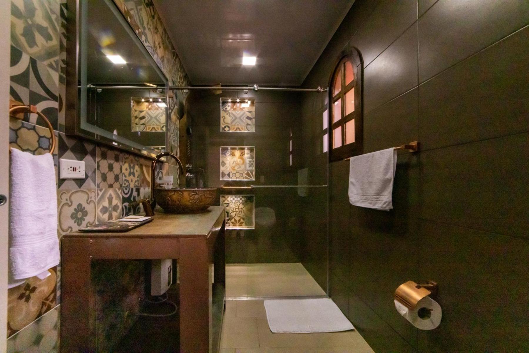 Deluxe Queen Room with Two Queen Beds photo 3