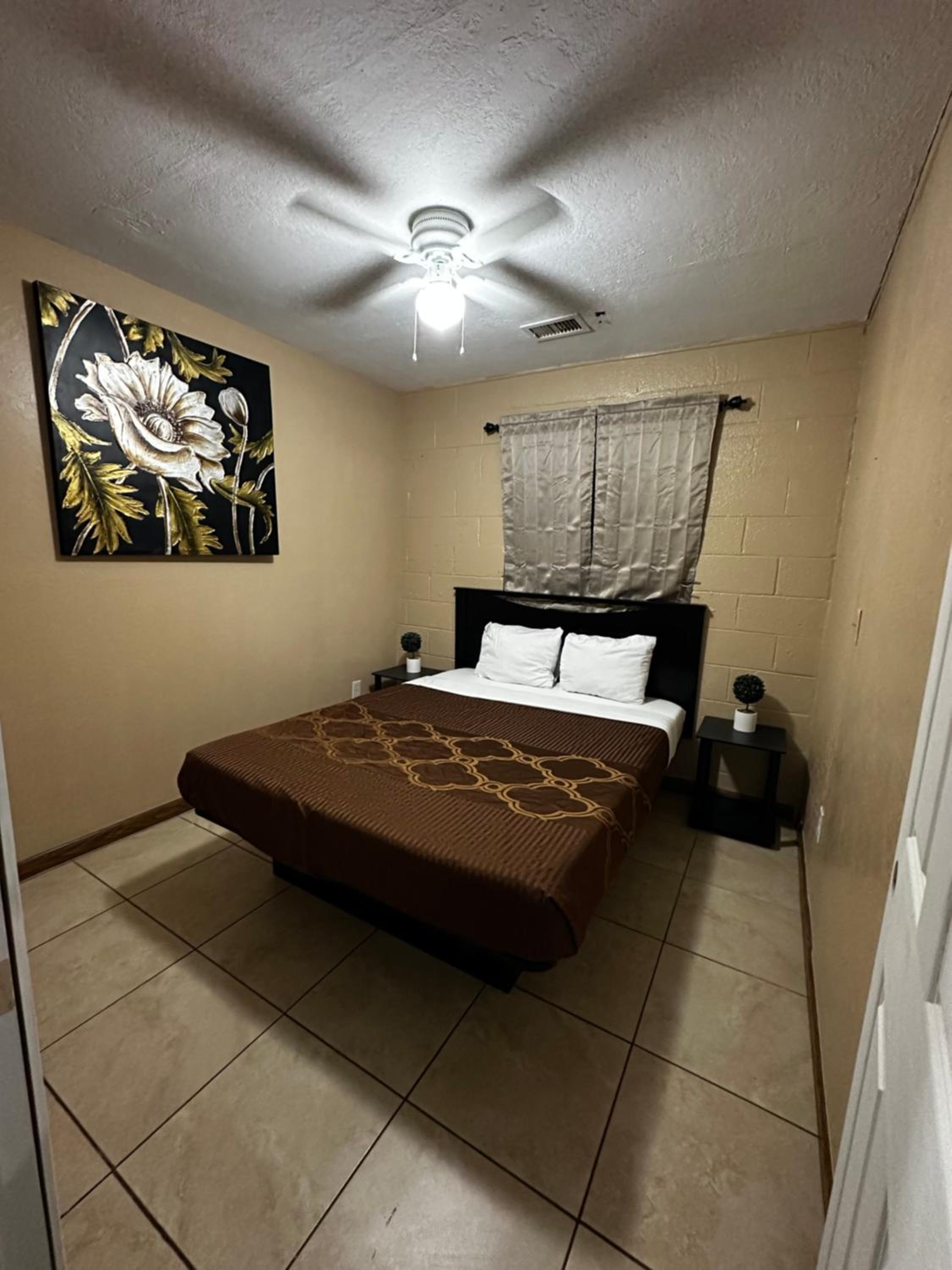 Queen Room - Photo 8