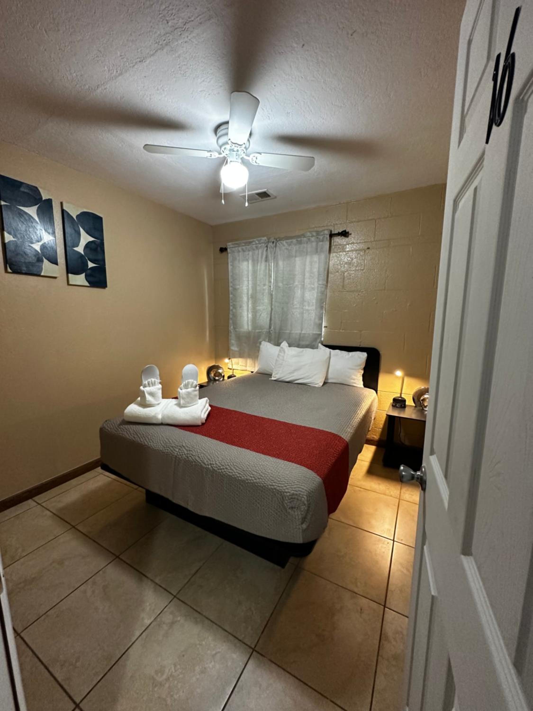 Queen Room - Photo 6