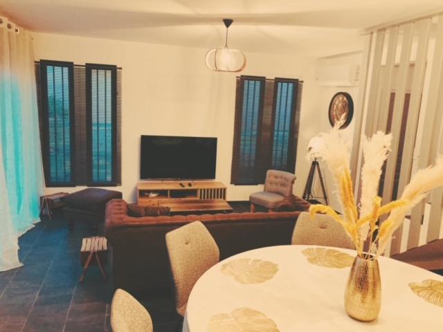 Three-Bedroom House photo 3