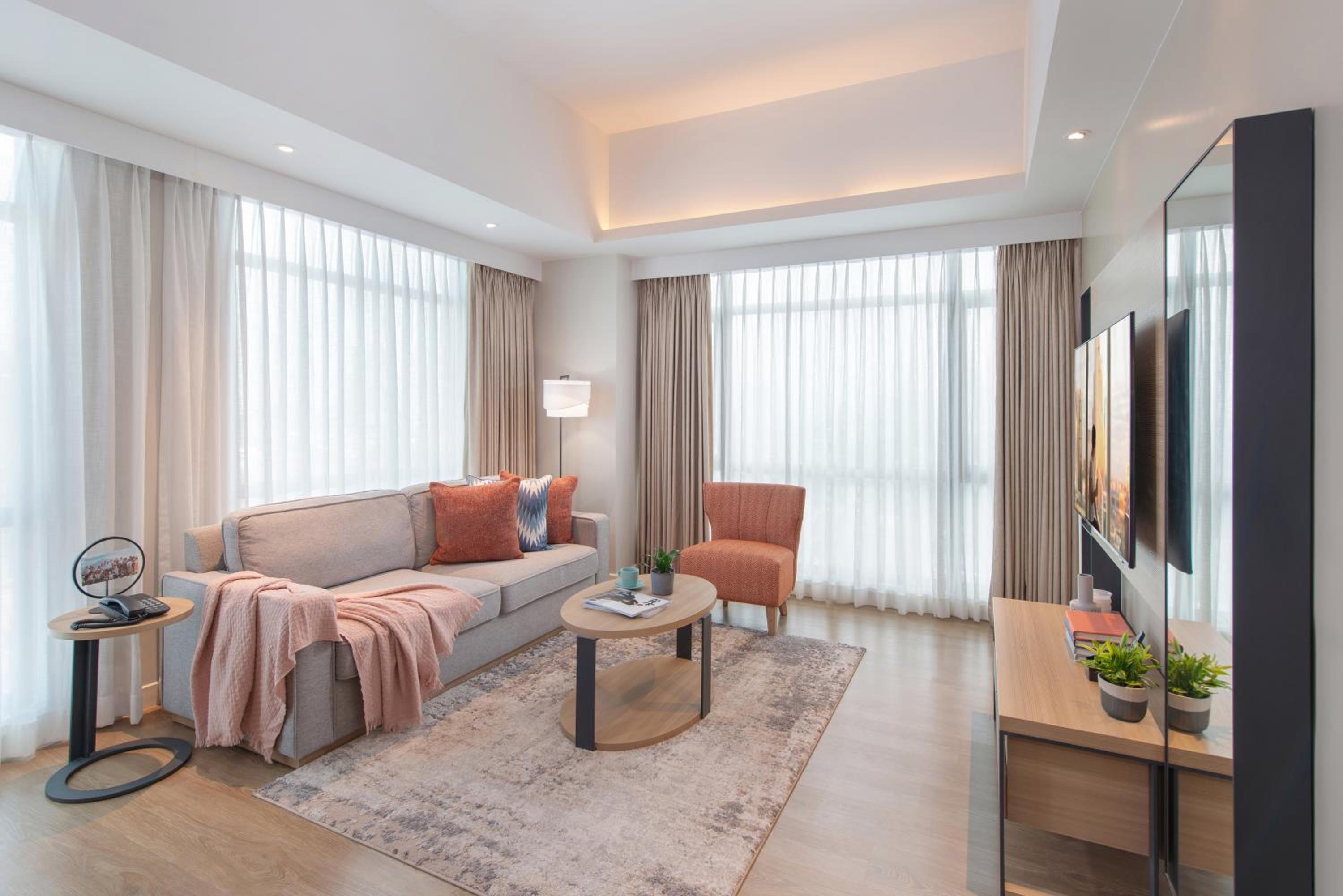 One Bedroom Premier - Photo 13