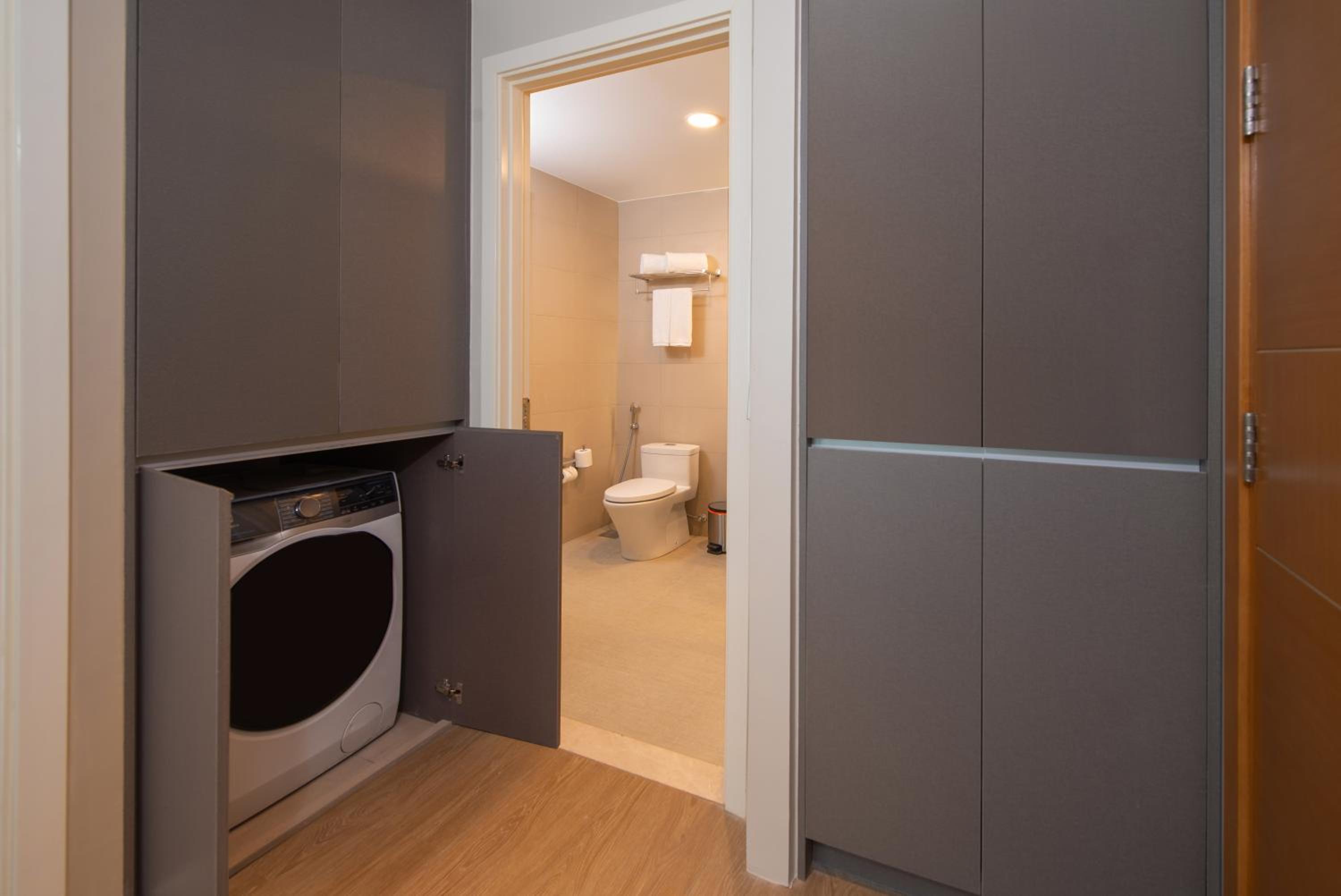 One Bedroom Premier - Photo 12