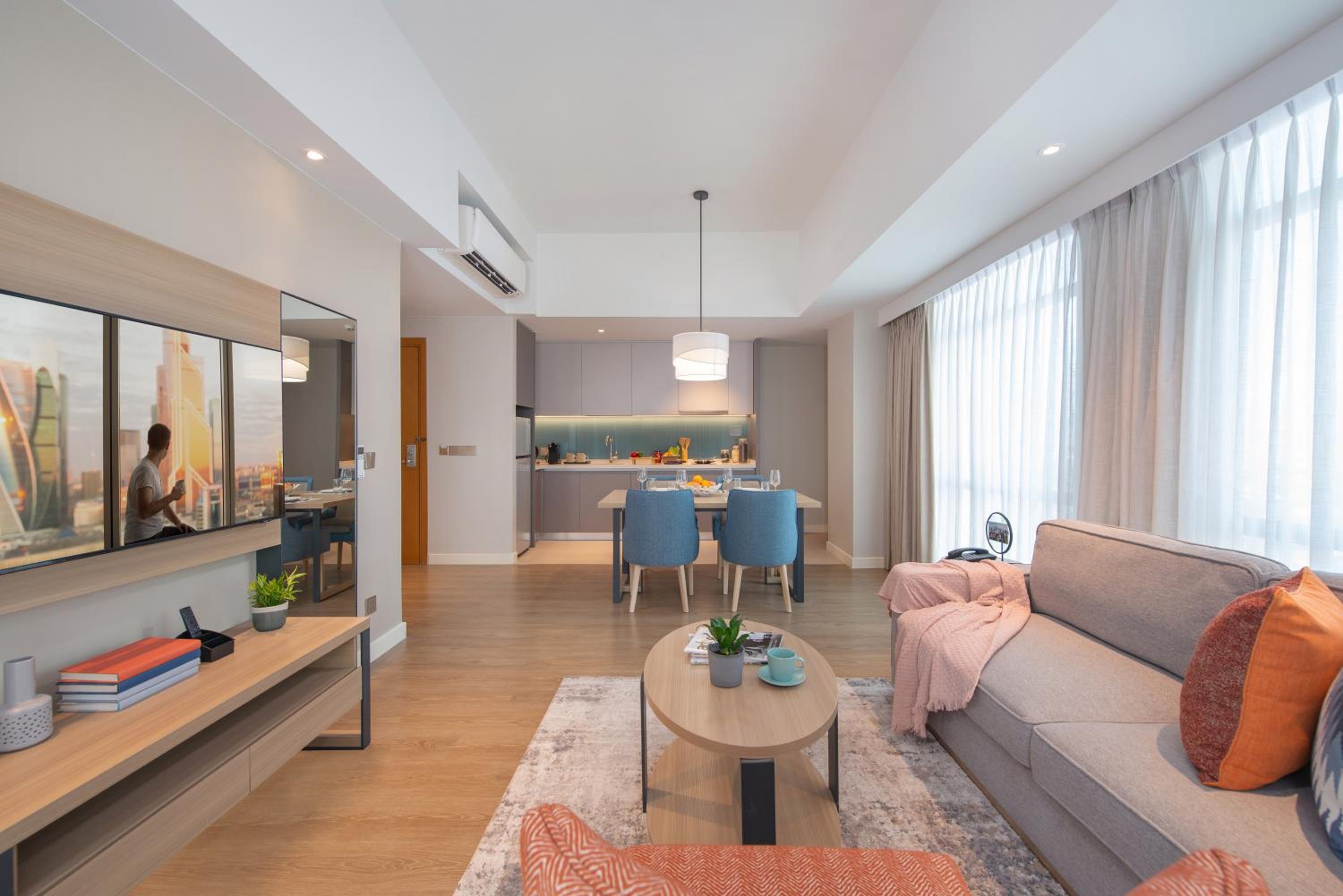 One Bedroom Premier - Photo 2